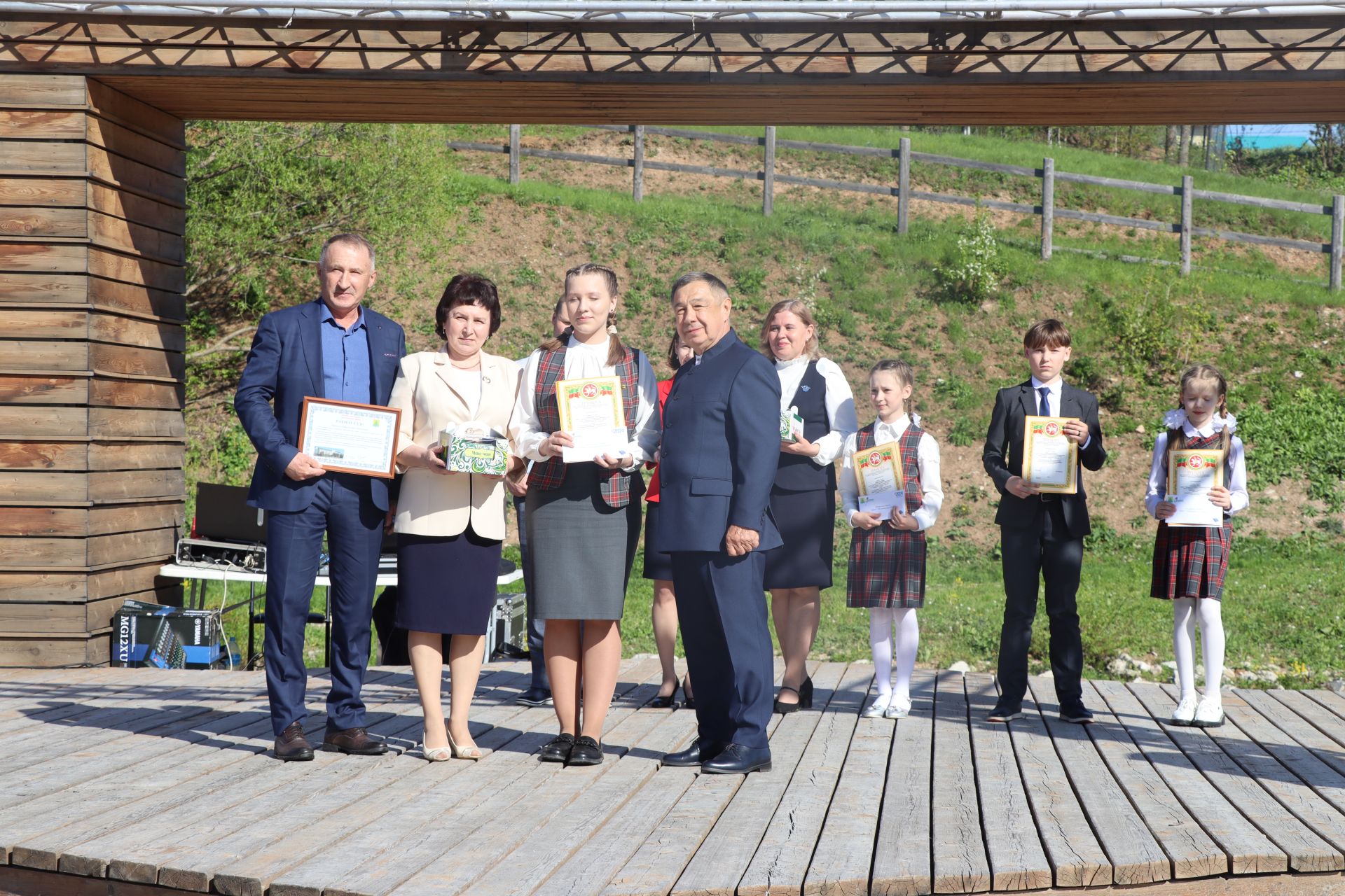 Сабада районыбызның фән олимпиадаларында җиңүче укучыларны  тәбрикләделәр (фоторепортаж)