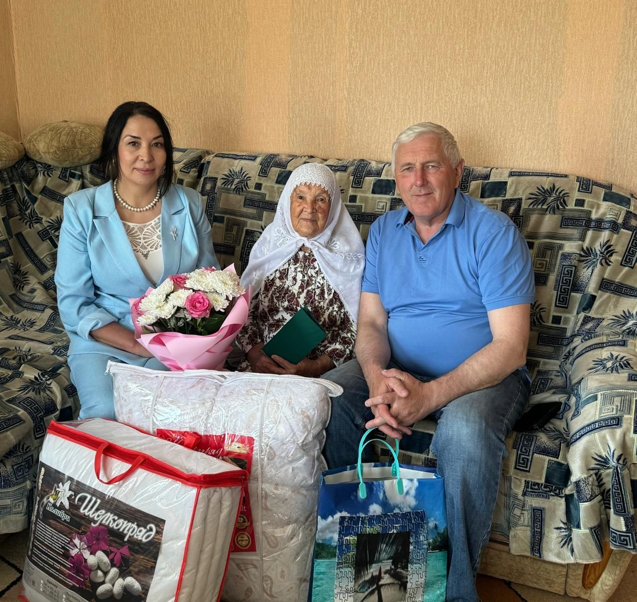 Байлар Сабасында яшәүче  Фәния  Галимова  90  яшьлек олы юбилеен каршылады