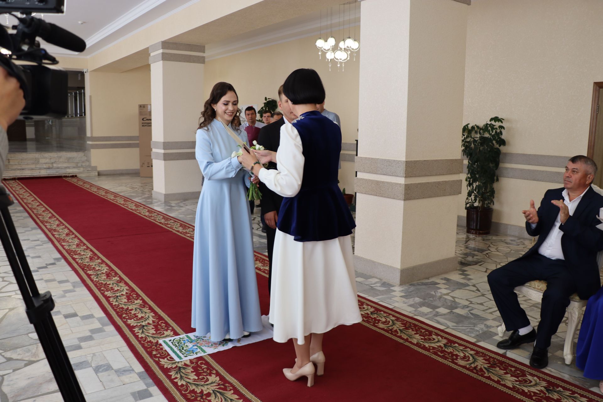 Мамадыштан кайткан гаилә учагын Мифтаховлар Фәтхриевларга тапшырды