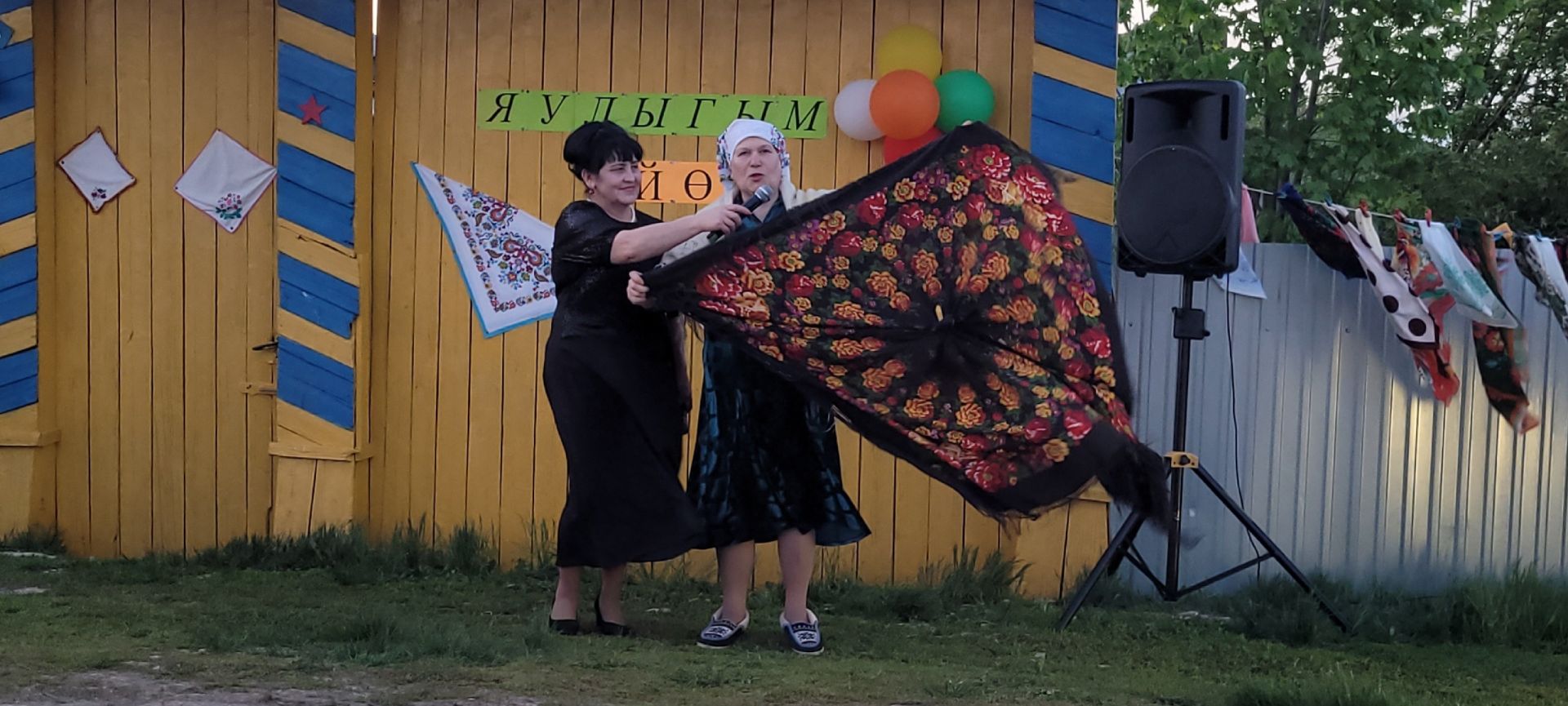 Яулык йөзне нурландыра, начар күзләрдән саклый