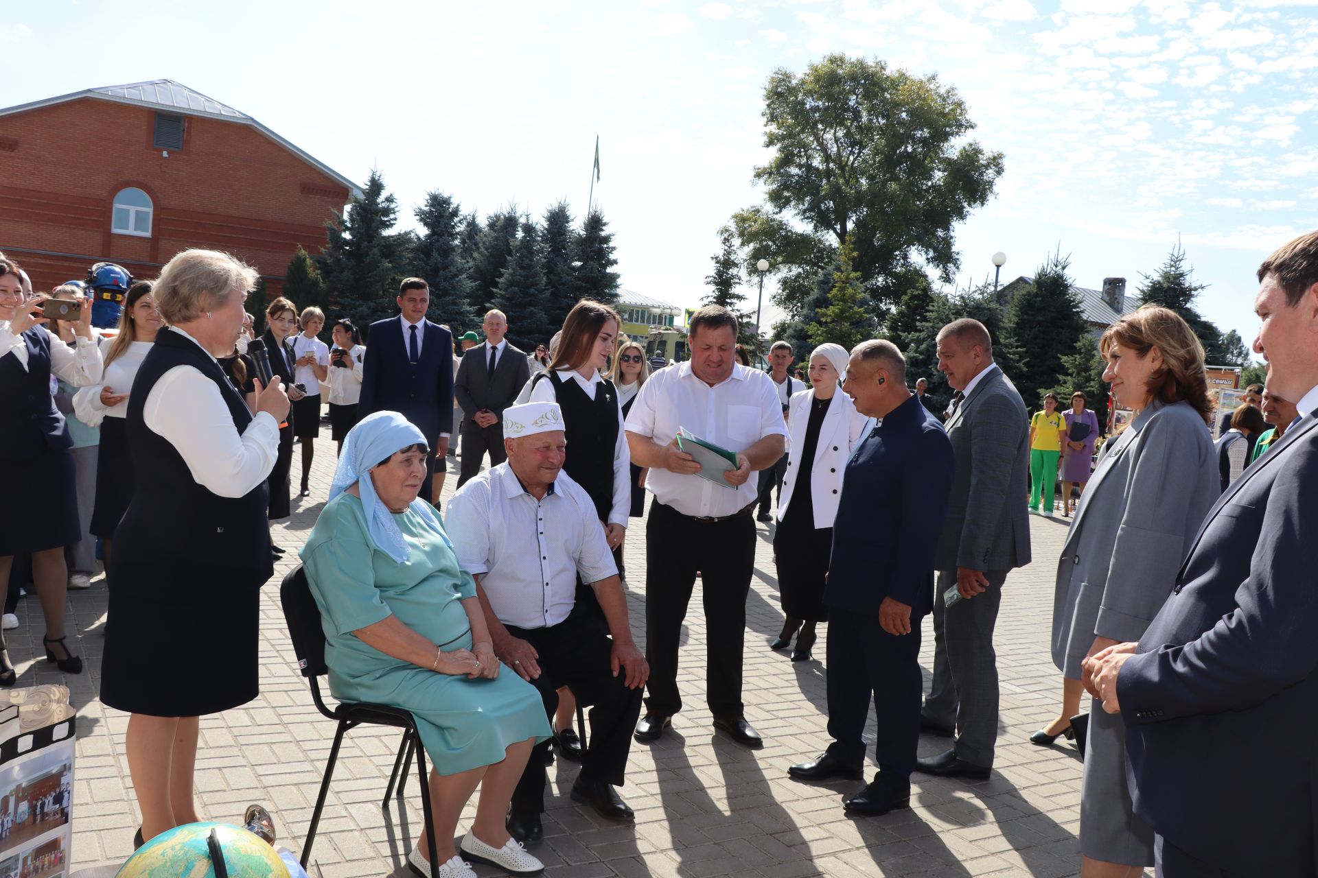 Сабада “Мәктәпкә җыенырга булыш!”  акциясе узды (фоторепортаж)