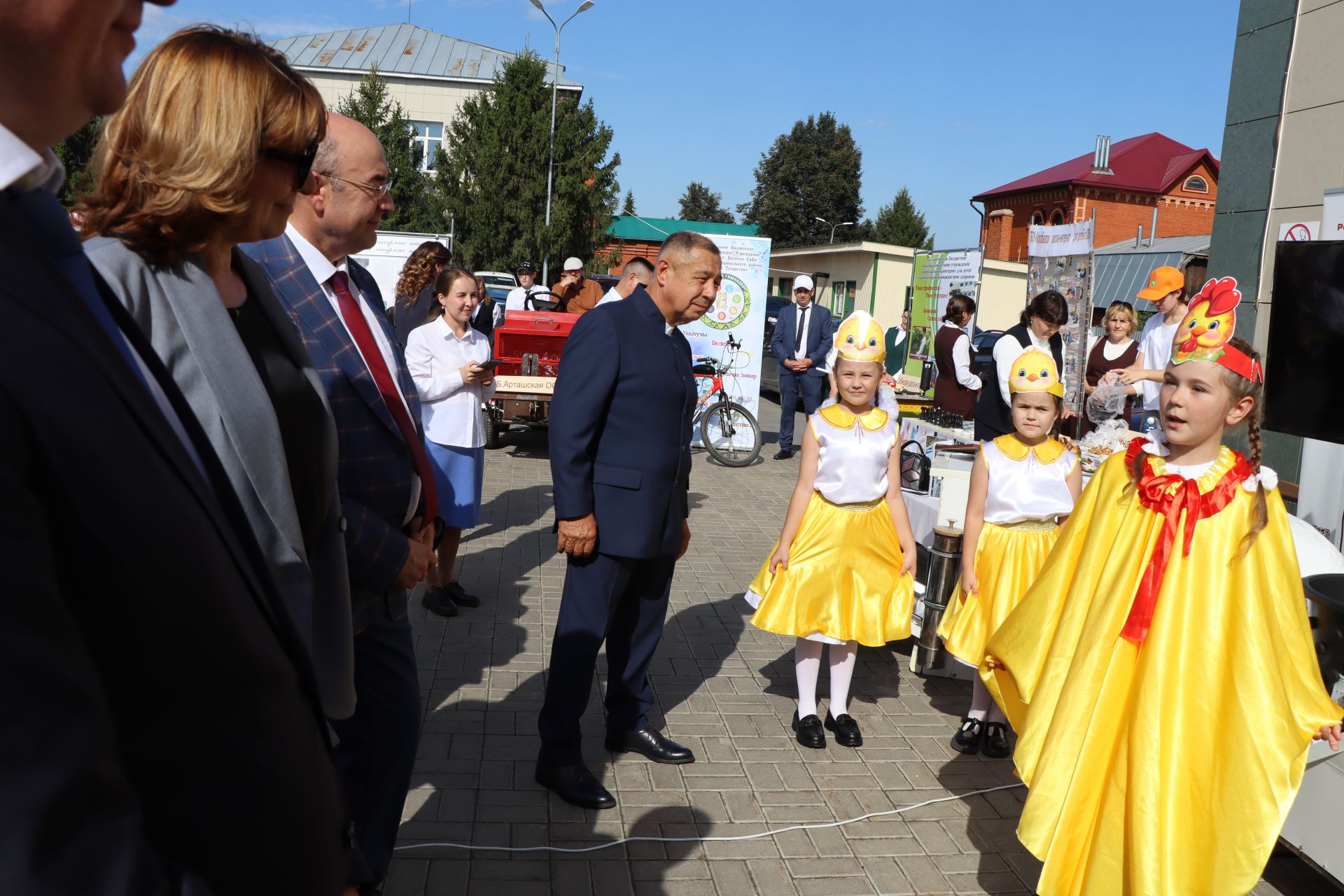 Сабада “Мәктәпкә җыенырга булыш!”  акциясе узды (фоторепортаж)