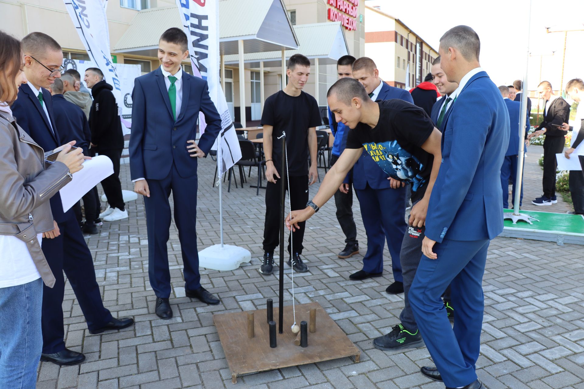 Сабага яшьләр автобусы килде