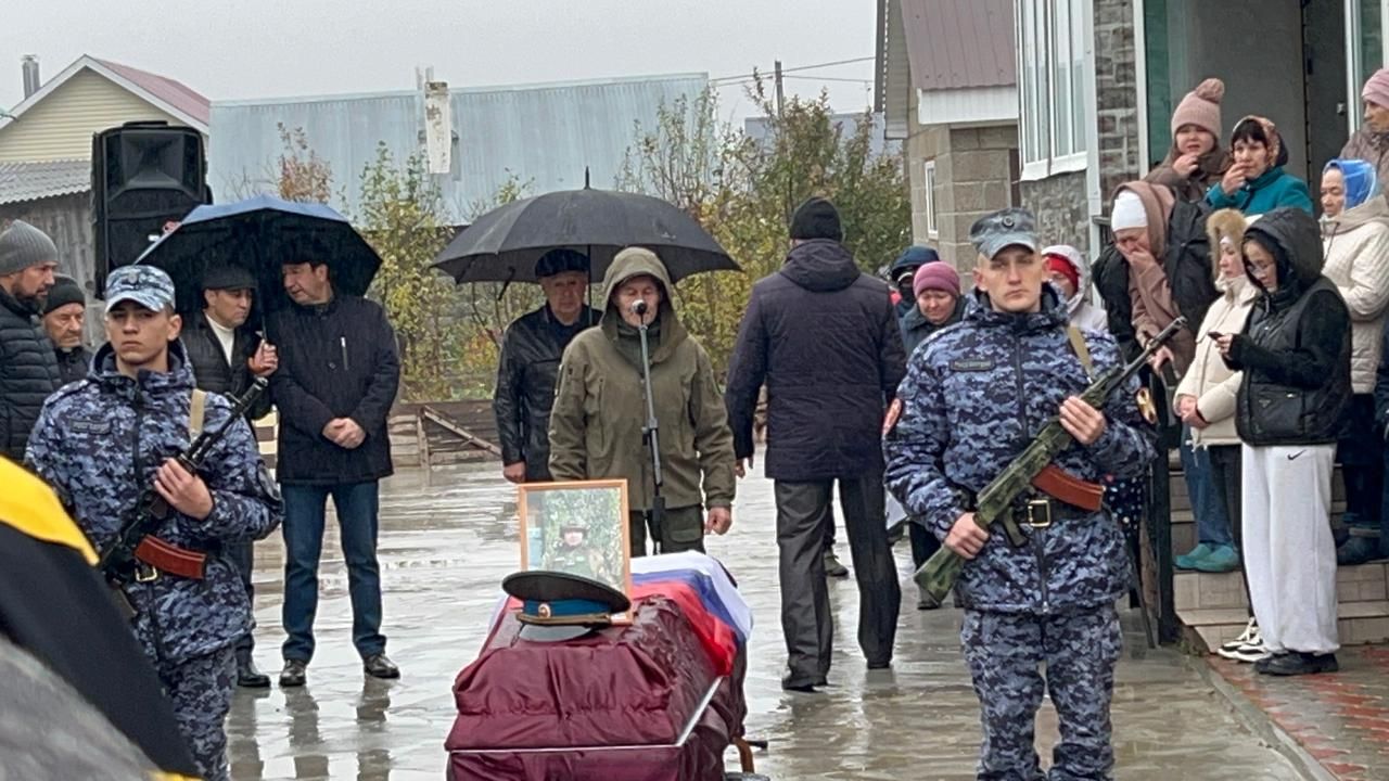 Бүген Саба тагын бер батыр улы белән хушлашты