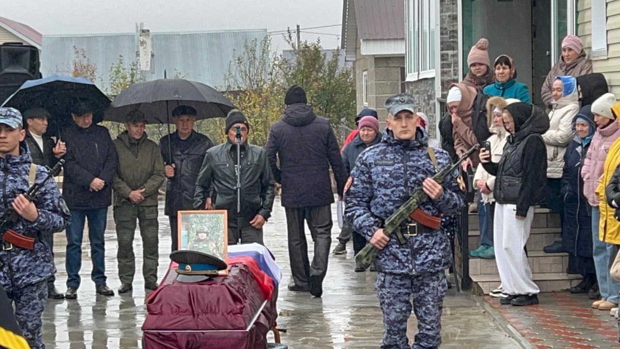 Бүген Саба тагын бер батыр улы белән хушлашты