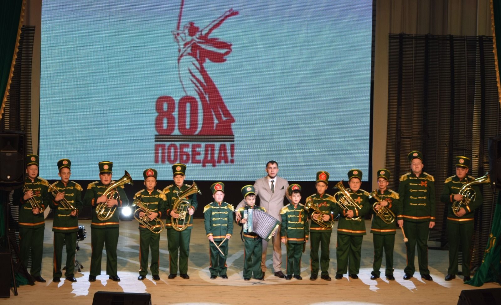 Шәмәрдәндә Бөек Ватан сугышы каһарманнарын искә алдылар