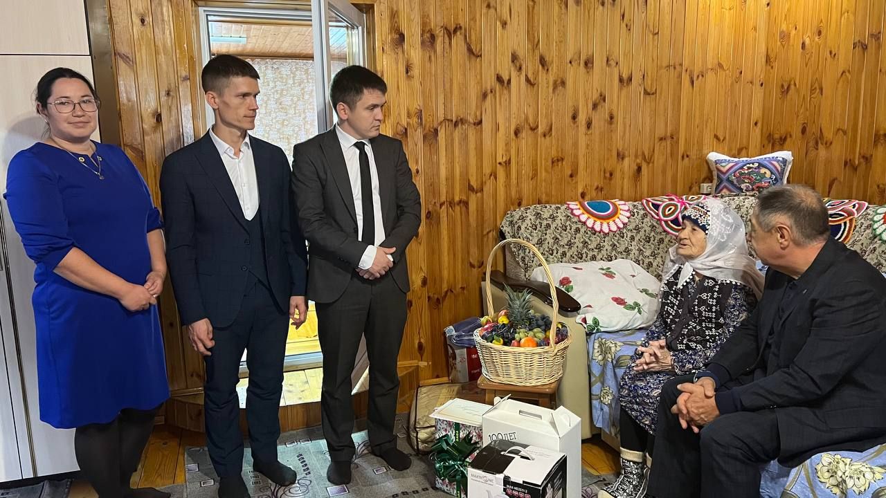Йөз яшен түгәрәкләгән Рәхимә апа Шакирҗанова: «Аллаһы Тәгалә шуның кадәр гомер биргән икән – риза булып шөкер кылам»