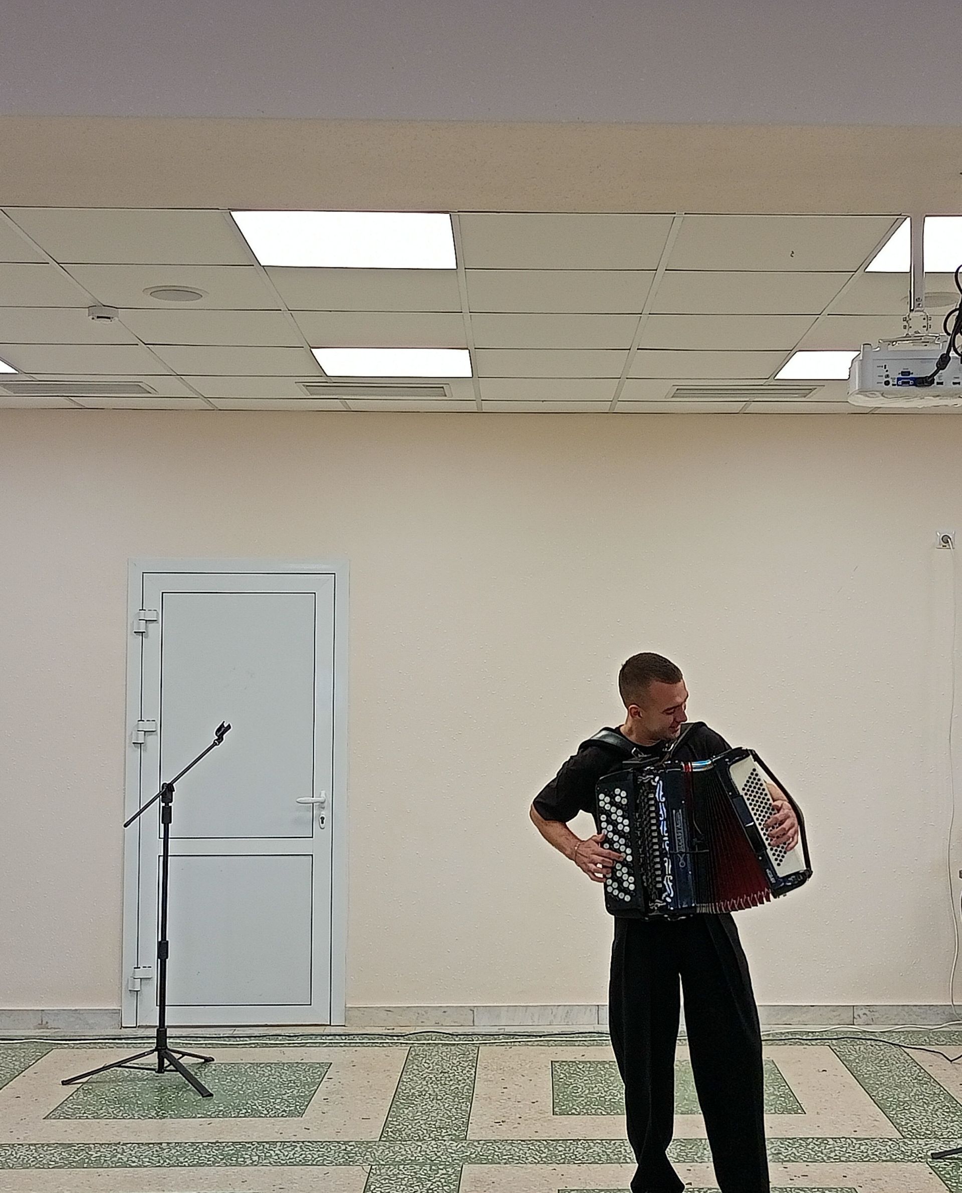 Лесхоз картлар һәм өлкәннәр йортында  популяр җырчы Гөлназ Асаева чыгыш ясады