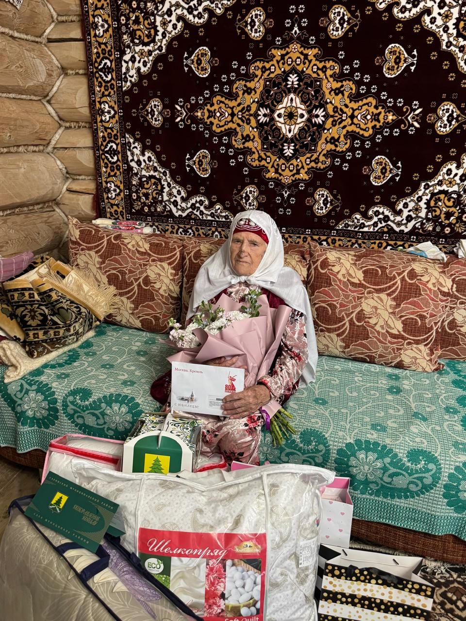 Олы Шыңар авылында яшәүче  Минсырур  Гайфуллинаны 95 яшьлек юбилее белән котладылар