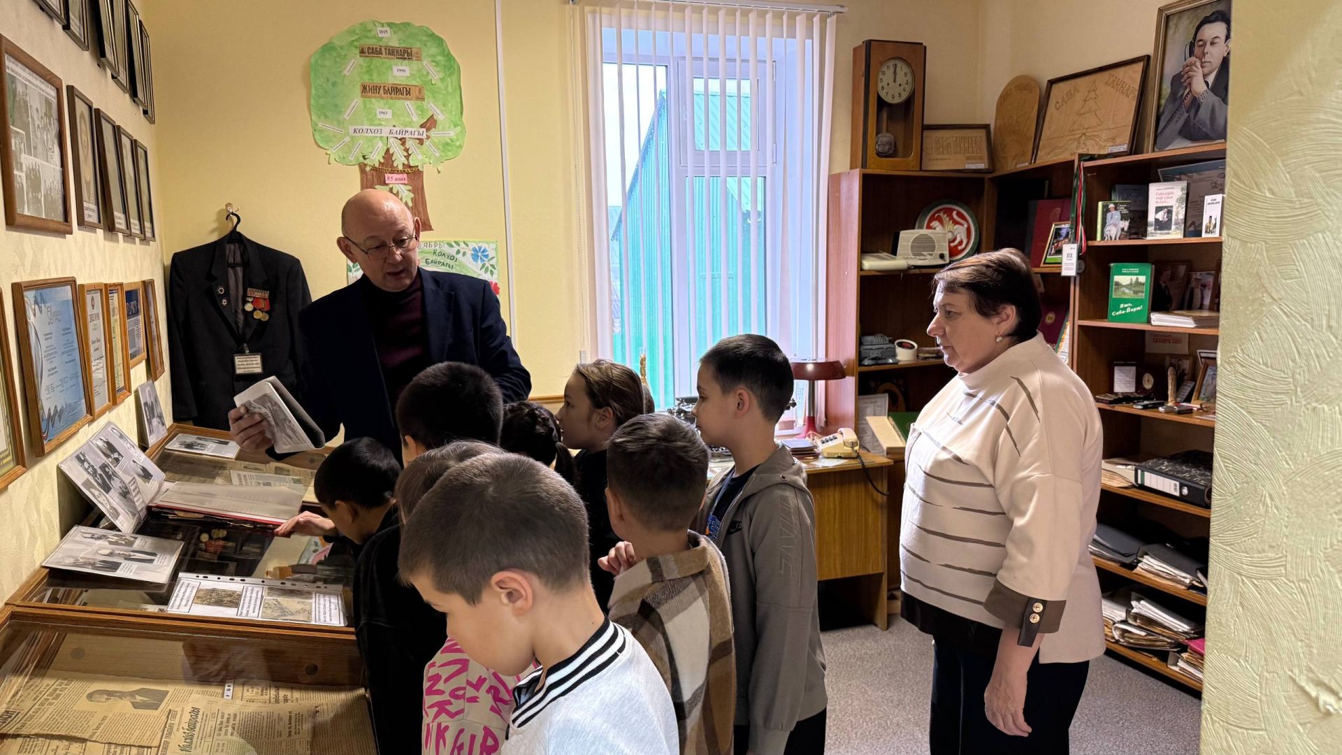 Редакциябезгә кунакка Саба,  Сатыш һәм Юлбат урта мәктәбе укучылары килде