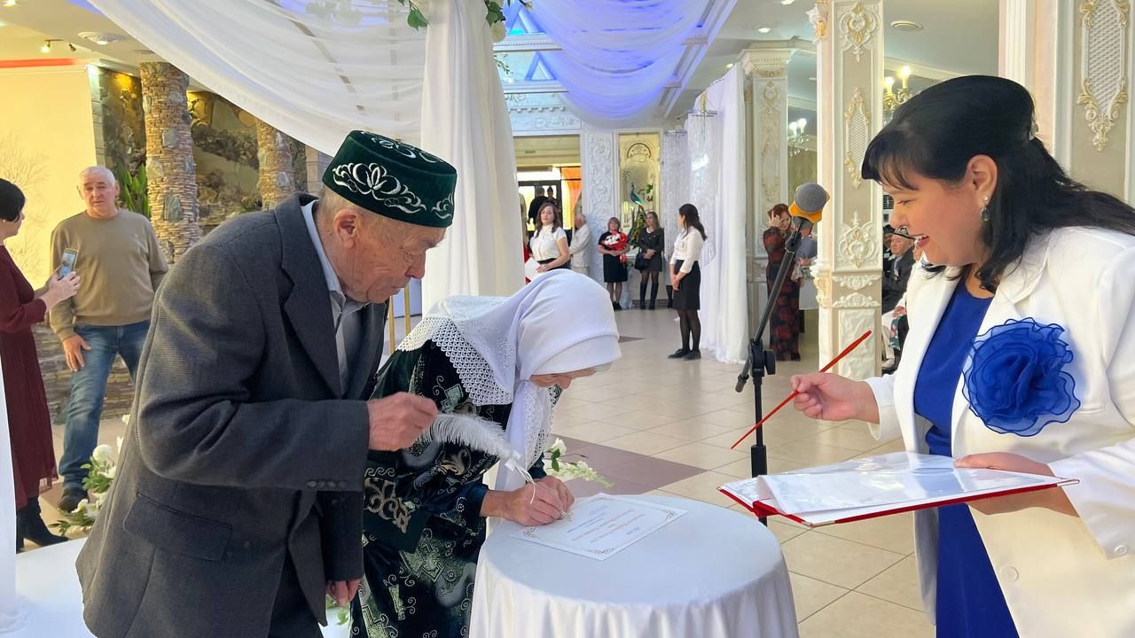 Сабада 50 һәм 60 ел бергә гомер иткән алтын һәм бриллиант парларны хөрмәтләделәр (фоторепортаж)
