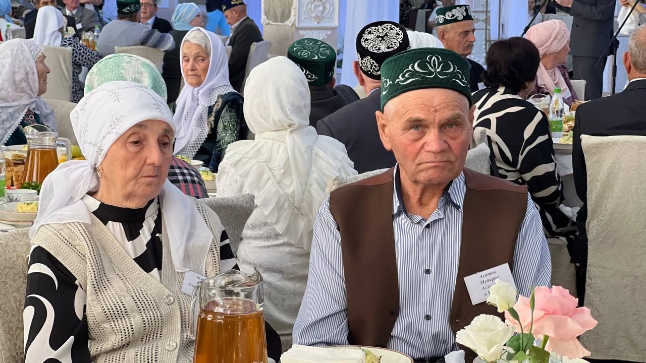 Сабада 50 һәм 60 ел бергә гомер иткән алтын һәм бриллиант парларны хөрмәтләделәр (фоторепортаж)