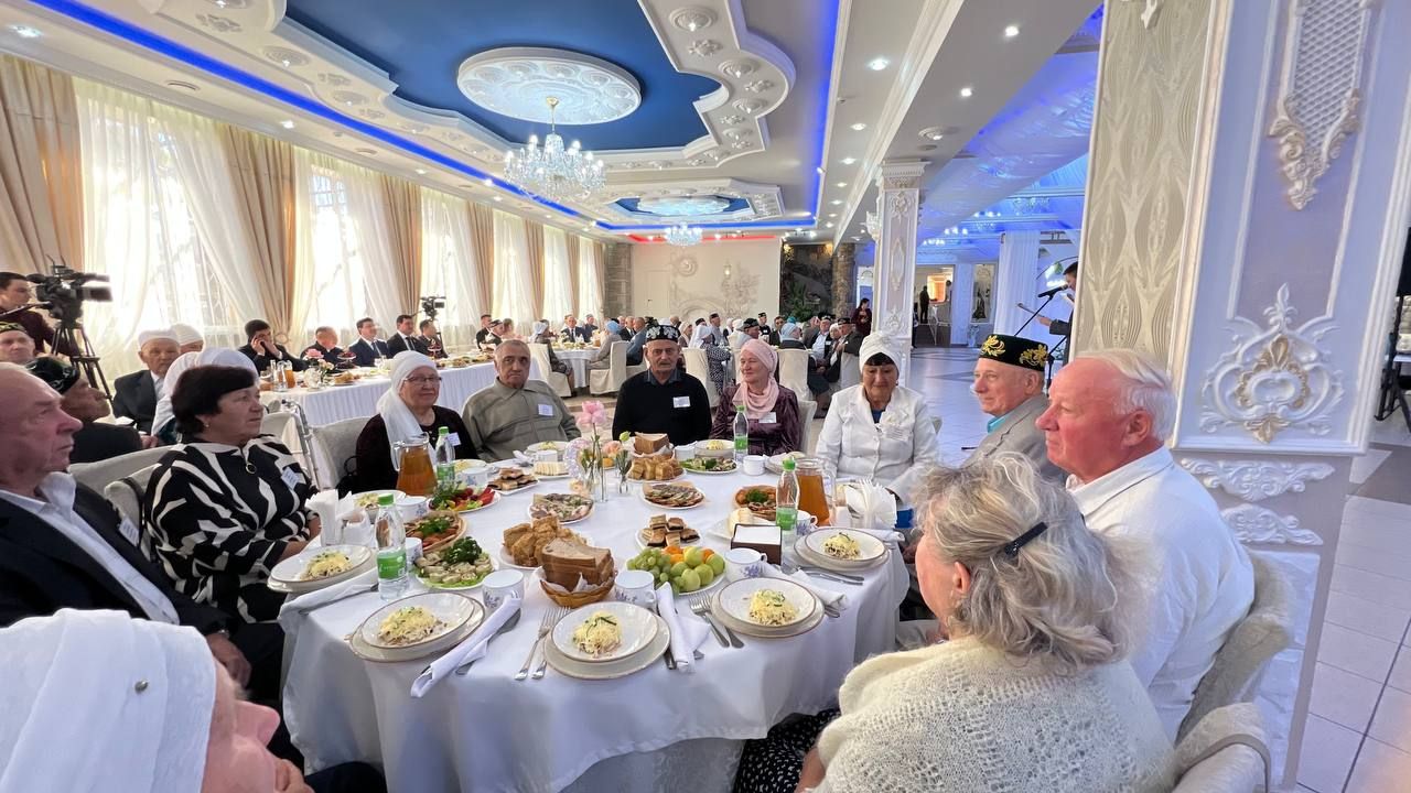 Сабада 50 һәм 60 ел бергә гомер иткән алтын һәм бриллиант парларны хөрмәтләделәр (фоторепортаж)