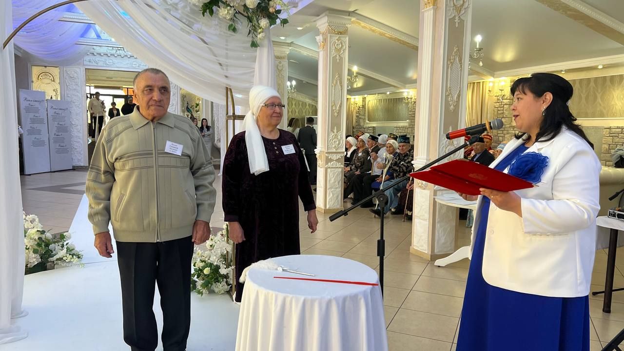 Сабада 50 һәм 60 ел бергә гомер иткән алтын һәм бриллиант парларны хөрмәтләделәр (фоторепортаж)