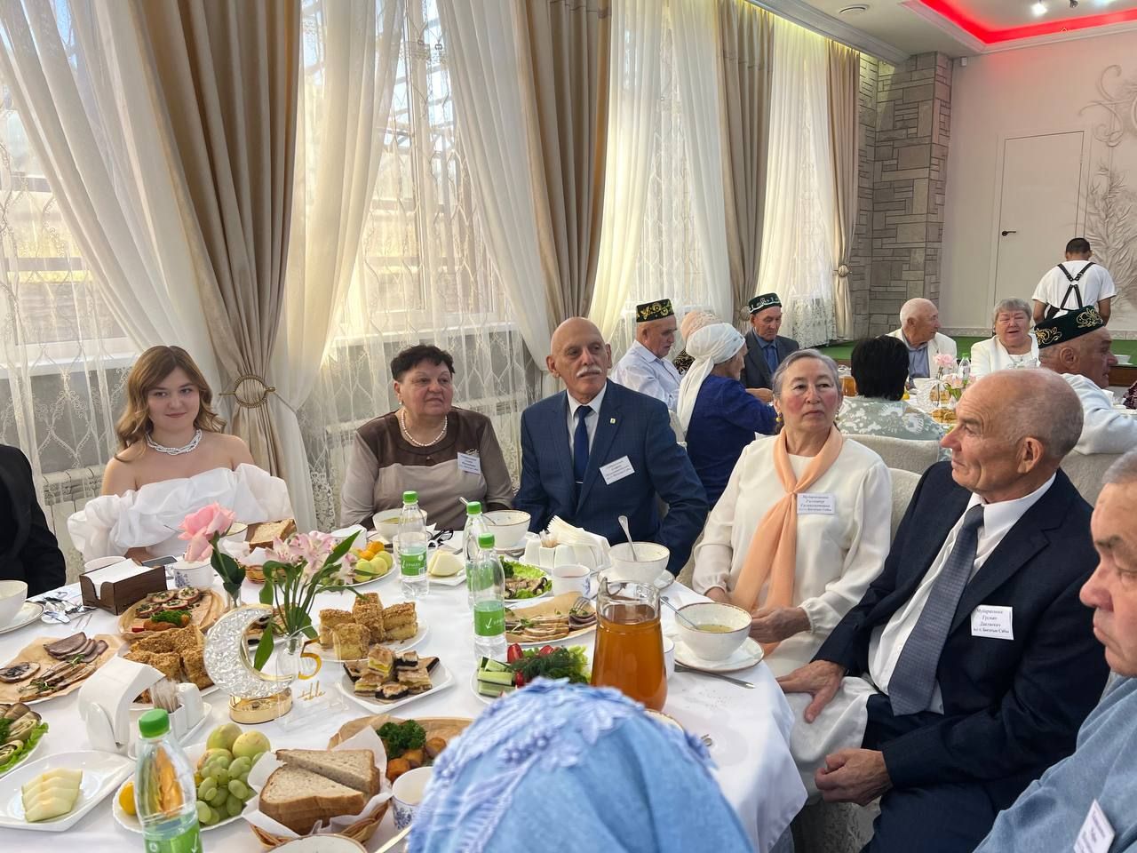 Сабада 50 һәм 60 ел бергә гомер иткән алтын һәм бриллиант парларны хөрмәтләделәр (фоторепортаж)