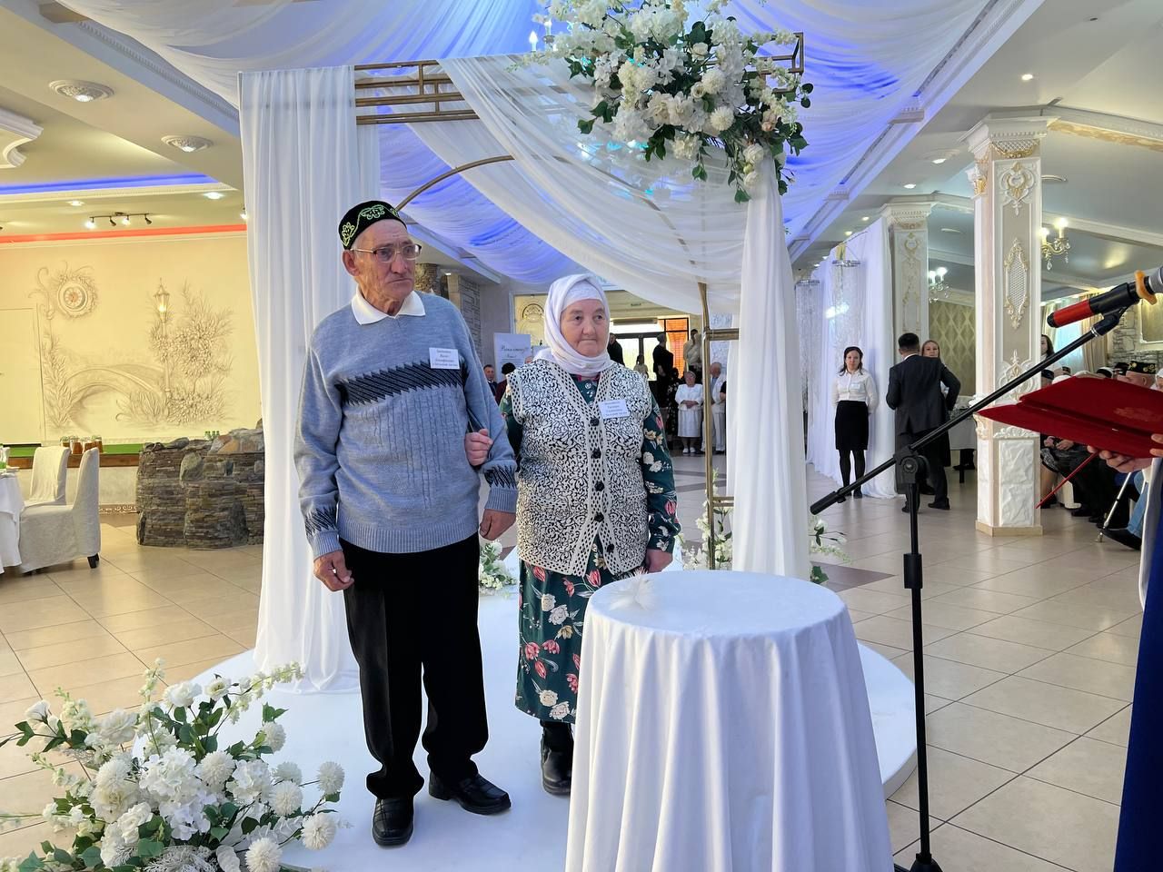 Сабада 50 һәм 60 ел бергә гомер иткән алтын һәм бриллиант парларны хөрмәтләделәр (фоторепортаж)