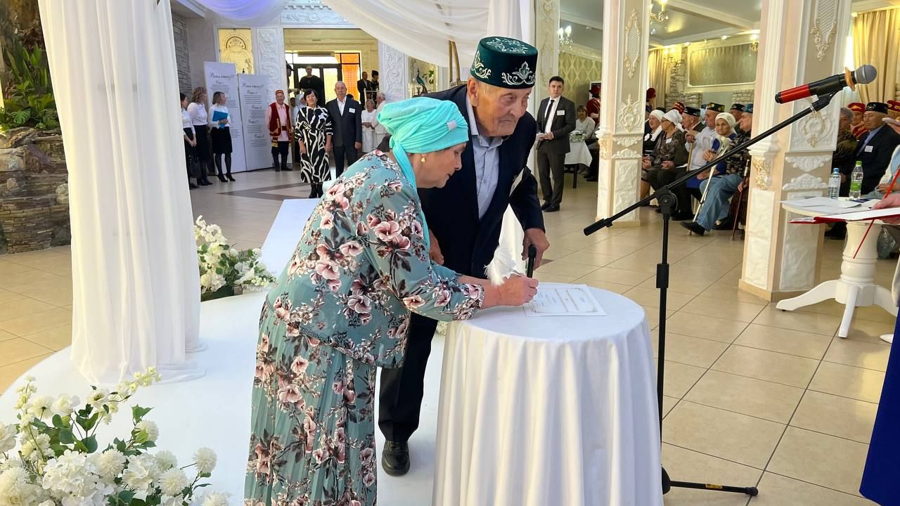 Сабада 50 һәм 60 ел бергә гомер иткән алтын һәм бриллиант парларны хөрмәтләделәр (фоторепортаж)