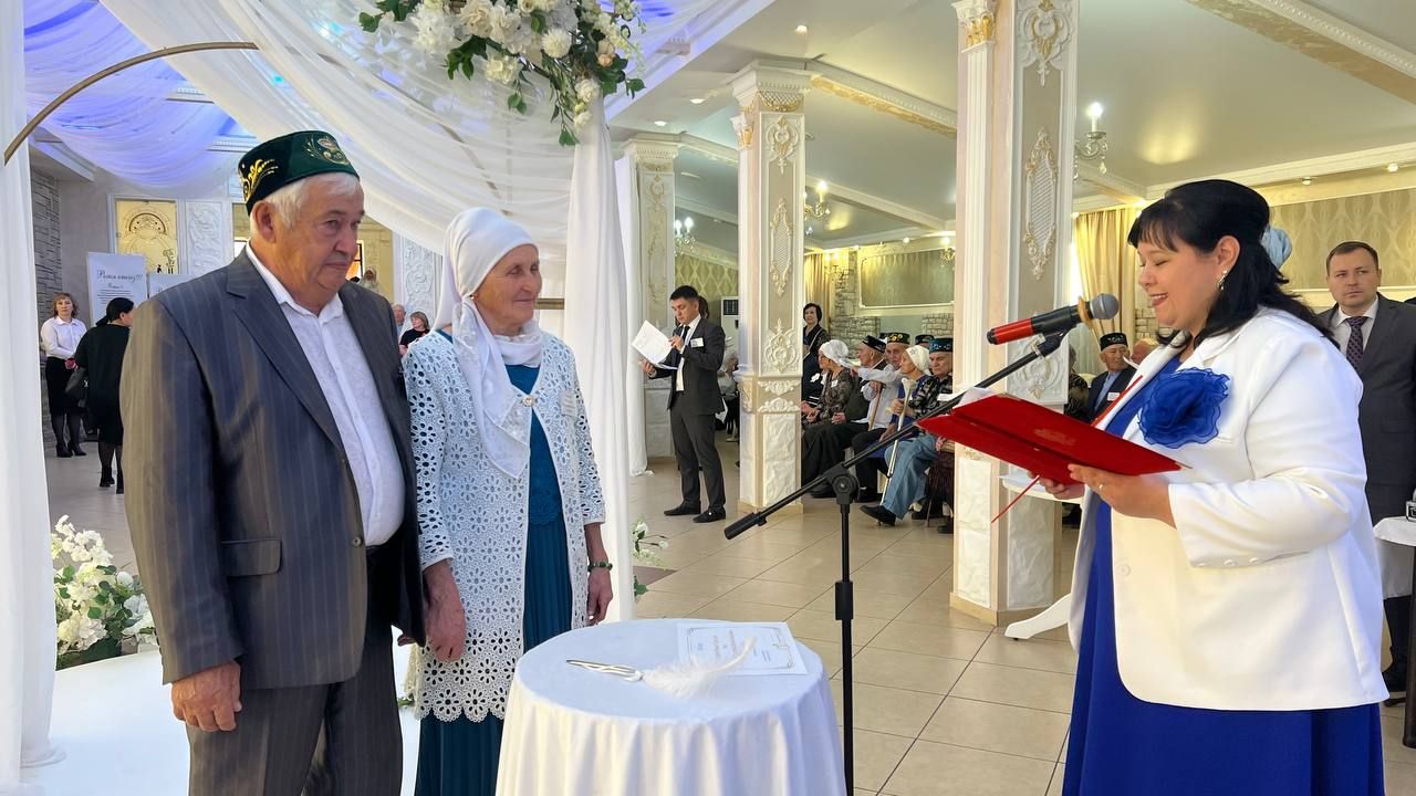 Сабада 50 һәм 60 ел бергә гомер иткән алтын һәм бриллиант парларны хөрмәтләделәр (фоторепортаж)