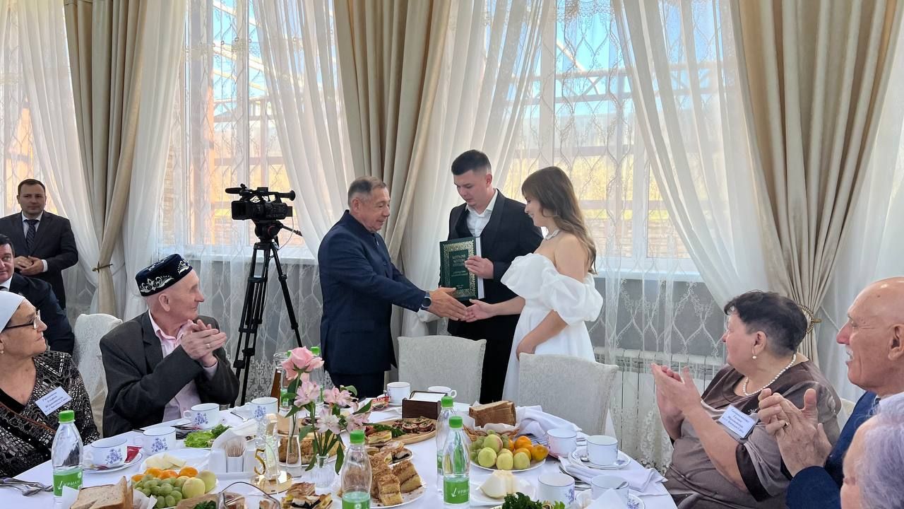 Сабада 50 һәм 60 ел бергә гомер иткән алтын һәм бриллиант парларны хөрмәтләделәр (фоторепортаж)