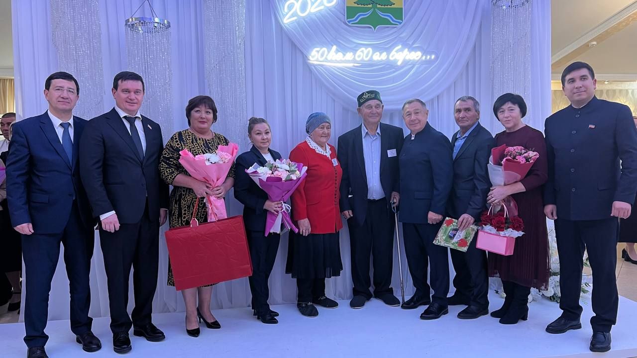 Сабада 50 һәм 60 ел бергә гомер иткән алтын һәм бриллиант парларны хөрмәтләделәр (фоторепортаж)