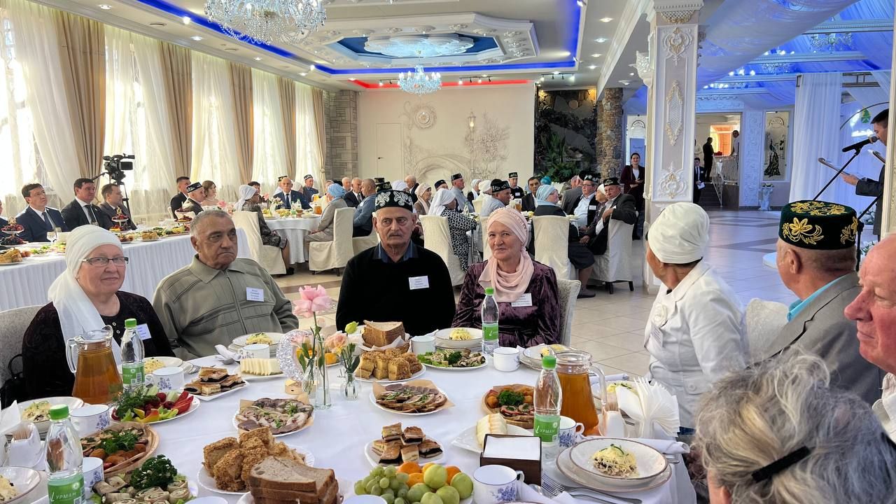 Сабада 50 һәм 60 ел бергә гомер иткән алтын һәм бриллиант парларны хөрмәтләделәр (фоторепортаж)