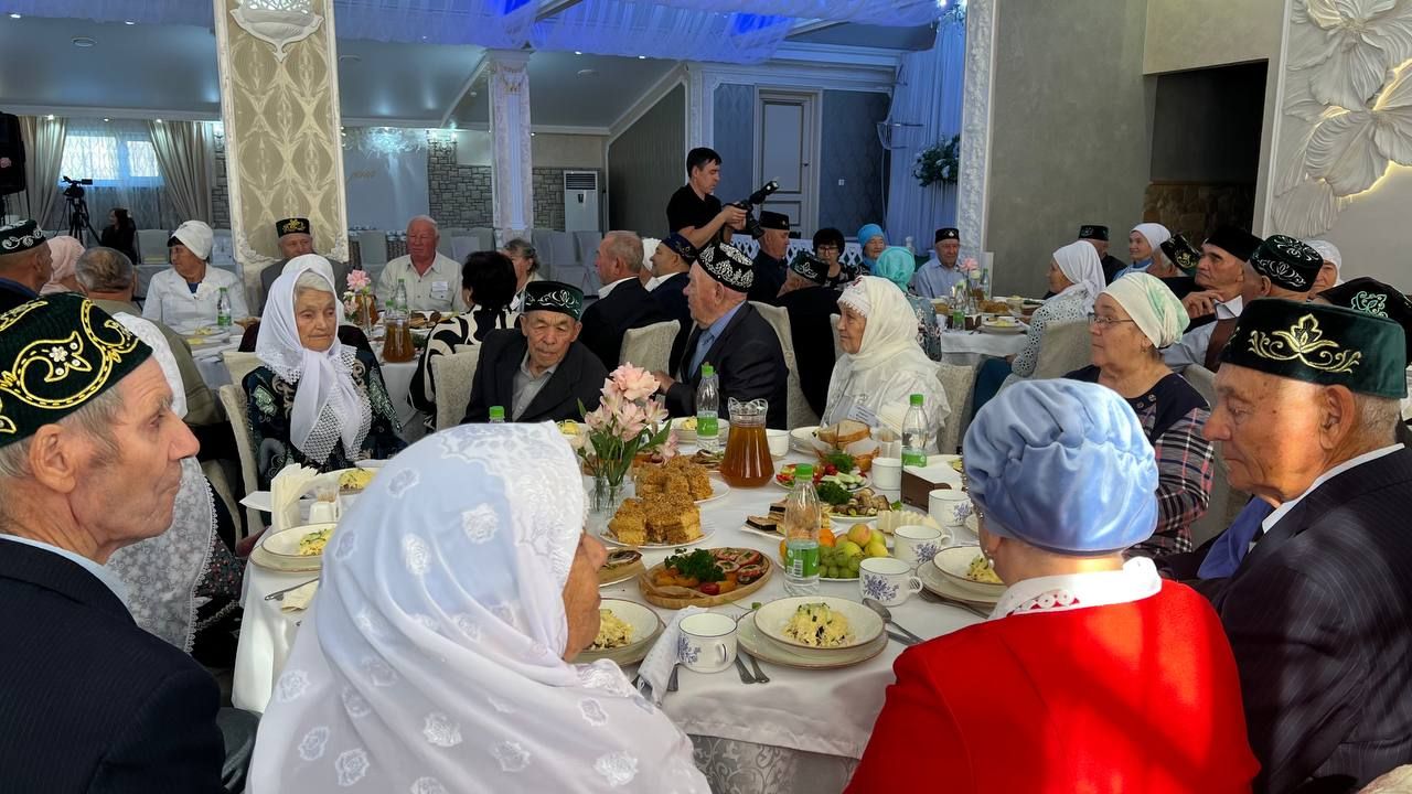 Сабада 50 һәм 60 ел бергә гомер иткән алтын һәм бриллиант парларны хөрмәтләделәр (фоторепортаж)