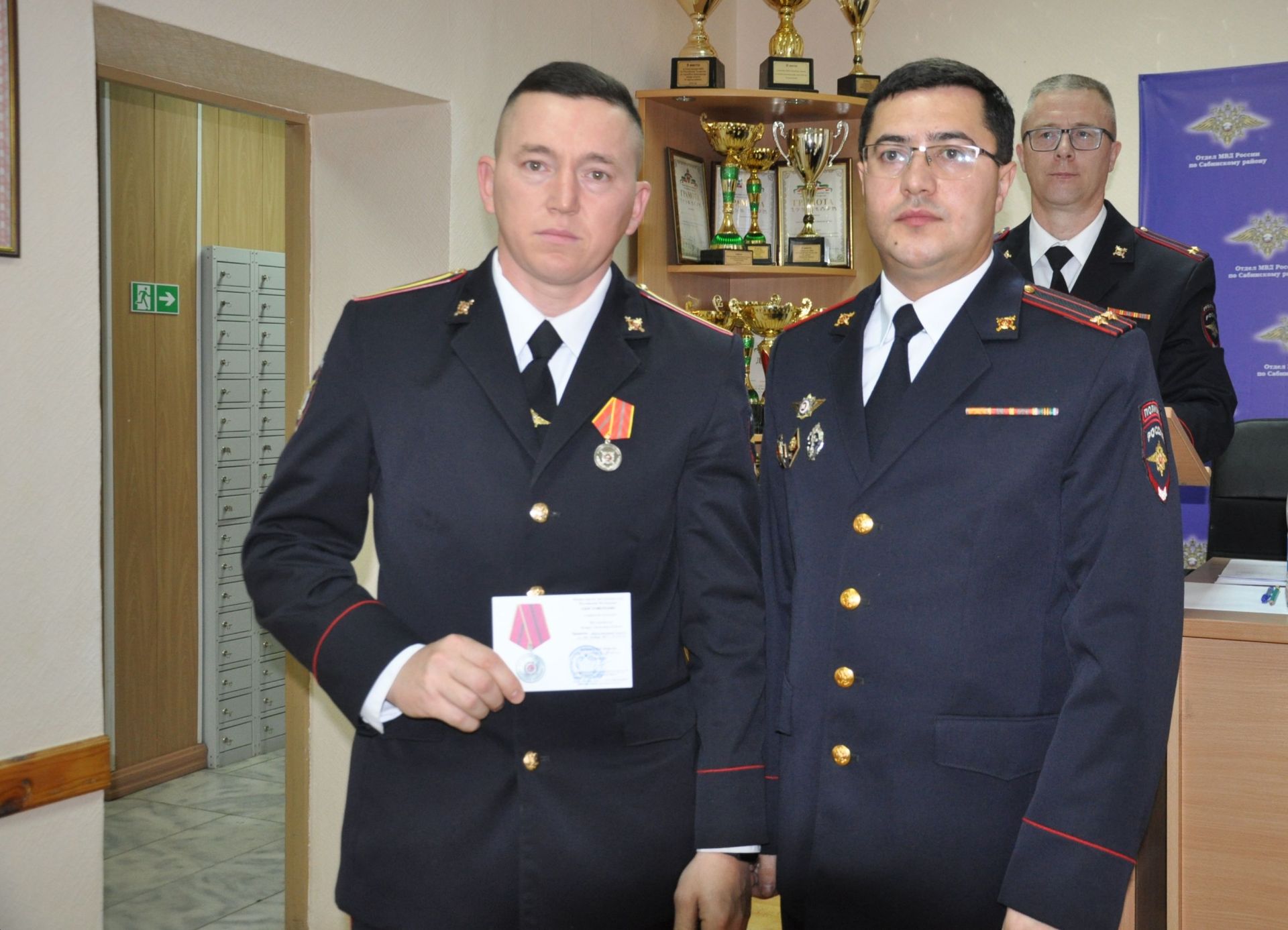 Полициядә район башлыгы бүлек хезмәткәрләрен  һөнәри бәйрәмнәре белән котлады