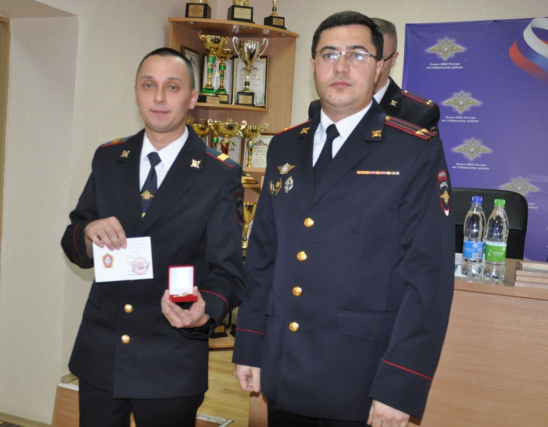 Полициядә район башлыгы бүлек хезмәткәрләрен  һөнәри бәйрәмнәре белән котлады