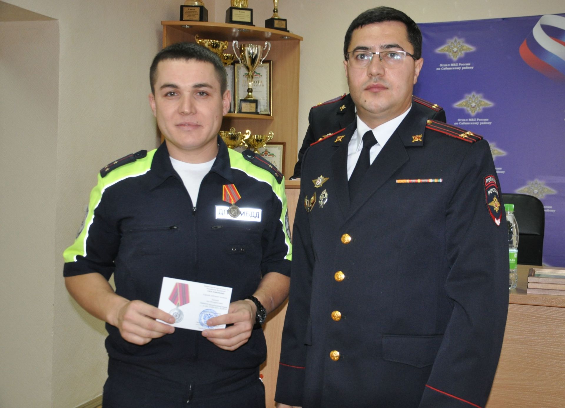 Полициядә район башлыгы бүлек хезмәткәрләрен  һөнәри бәйрәмнәре белән котлады