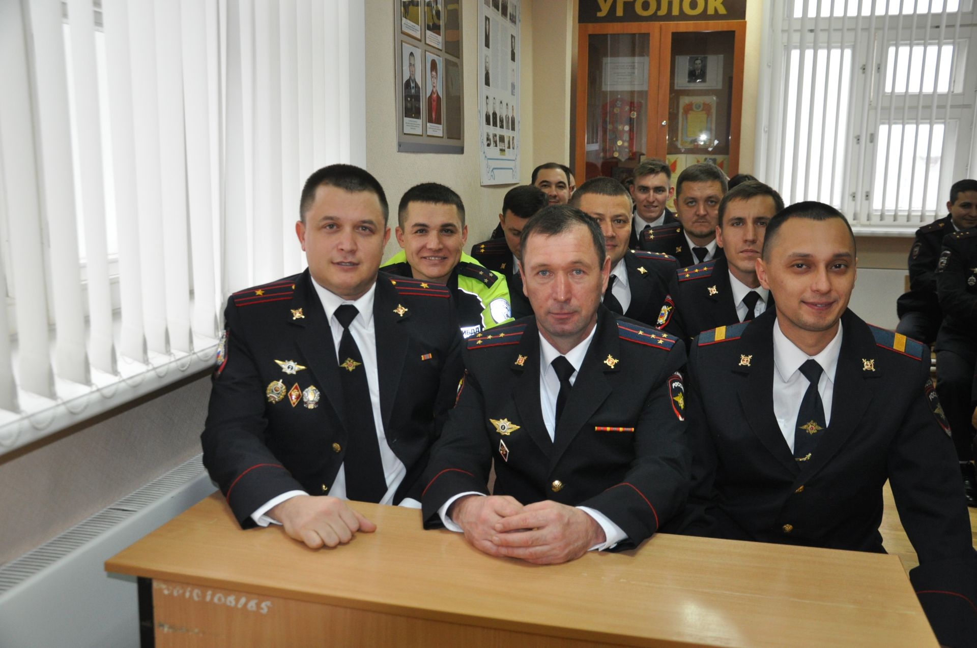 Полициядә район башлыгы бүлек хезмәткәрләрен  һөнәри бәйрәмнәре белән котлады