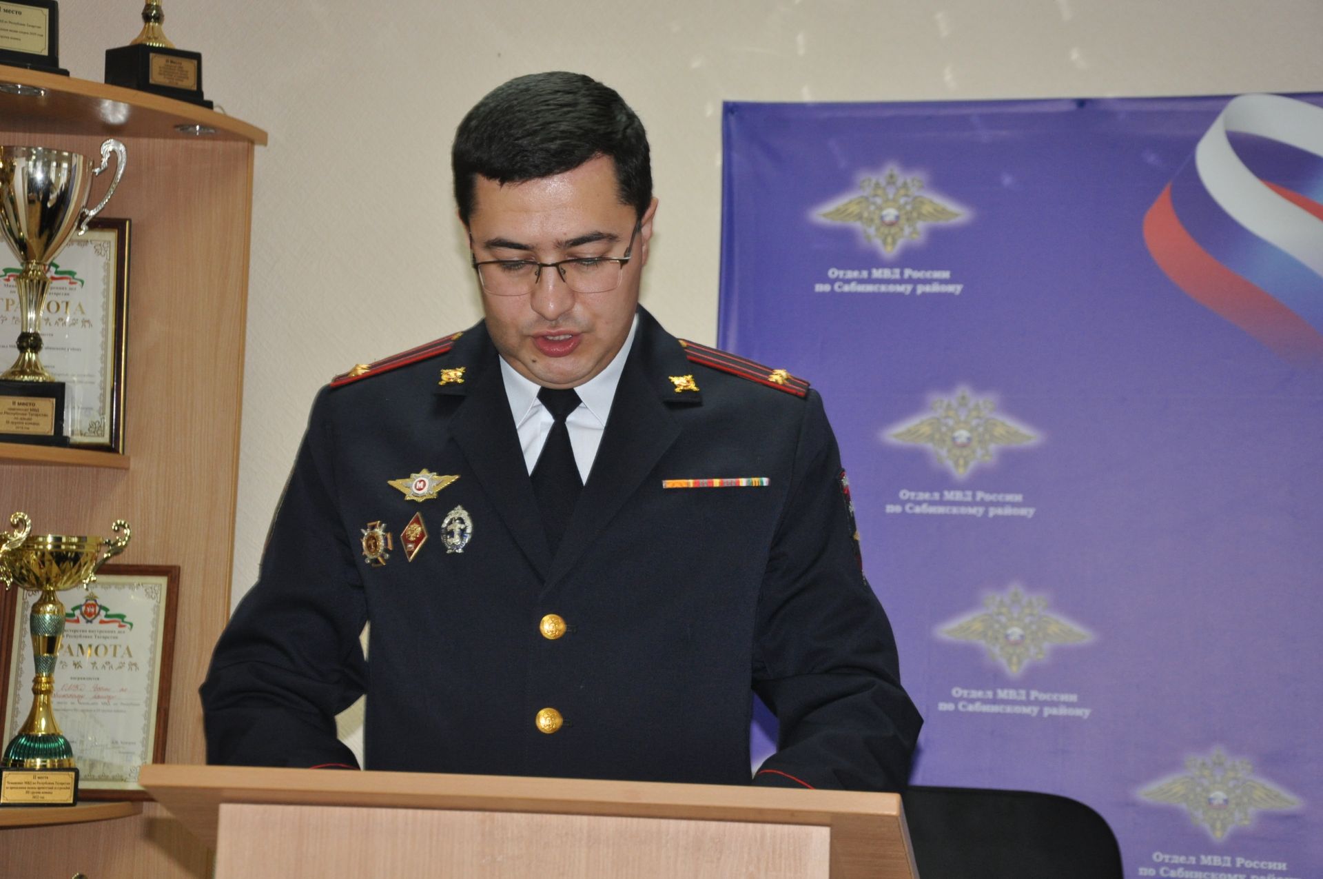 Полициядә район башлыгы бүлек хезмәткәрләрен  һөнәри бәйрәмнәре белән котлады