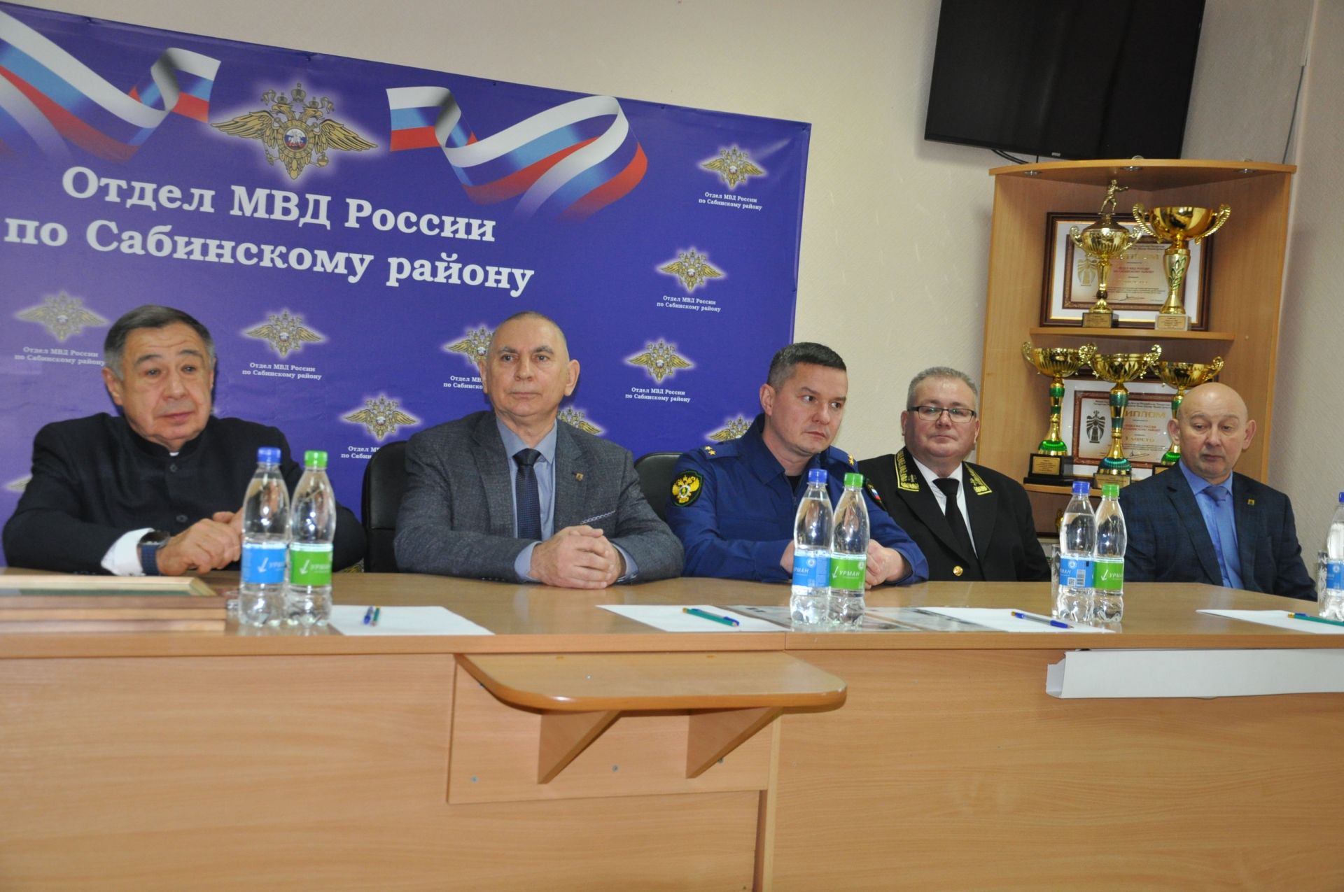 Полициядә район башлыгы бүлек хезмәткәрләрен  һөнәри бәйрәмнәре белән котлады