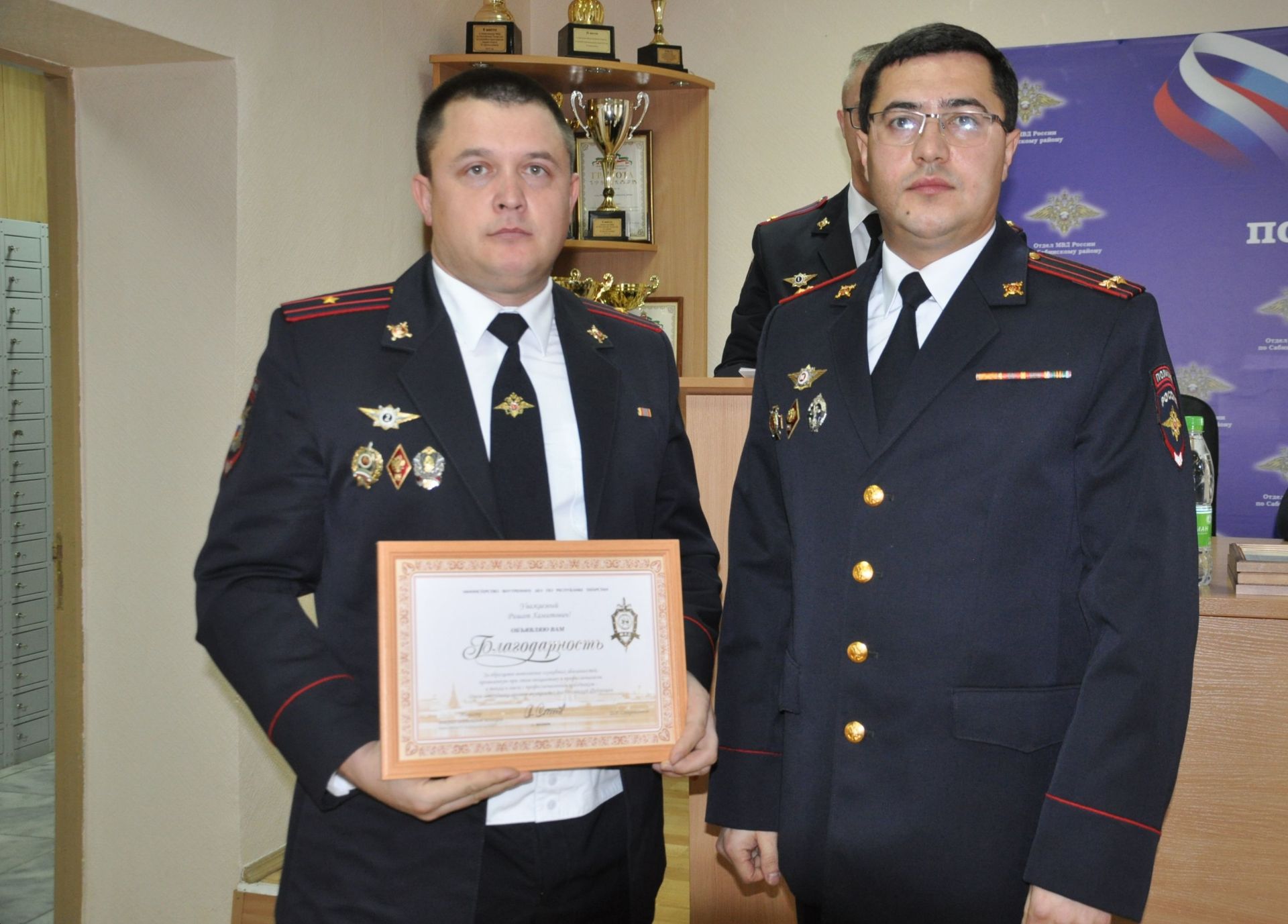 Полициядә район башлыгы бүлек хезмәткәрләрен  һөнәри бәйрәмнәре белән котлады
