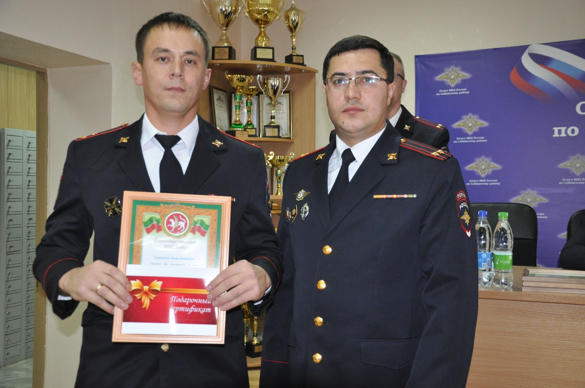 Полициядә район башлыгы бүлек хезмәткәрләрен  һөнәри бәйрәмнәре белән котлады