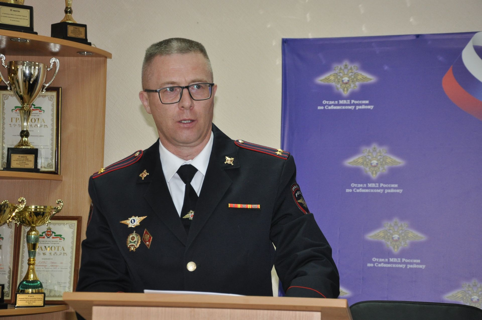 Полициядә район башлыгы бүлек хезмәткәрләрен  һөнәри бәйрәмнәре белән котлады