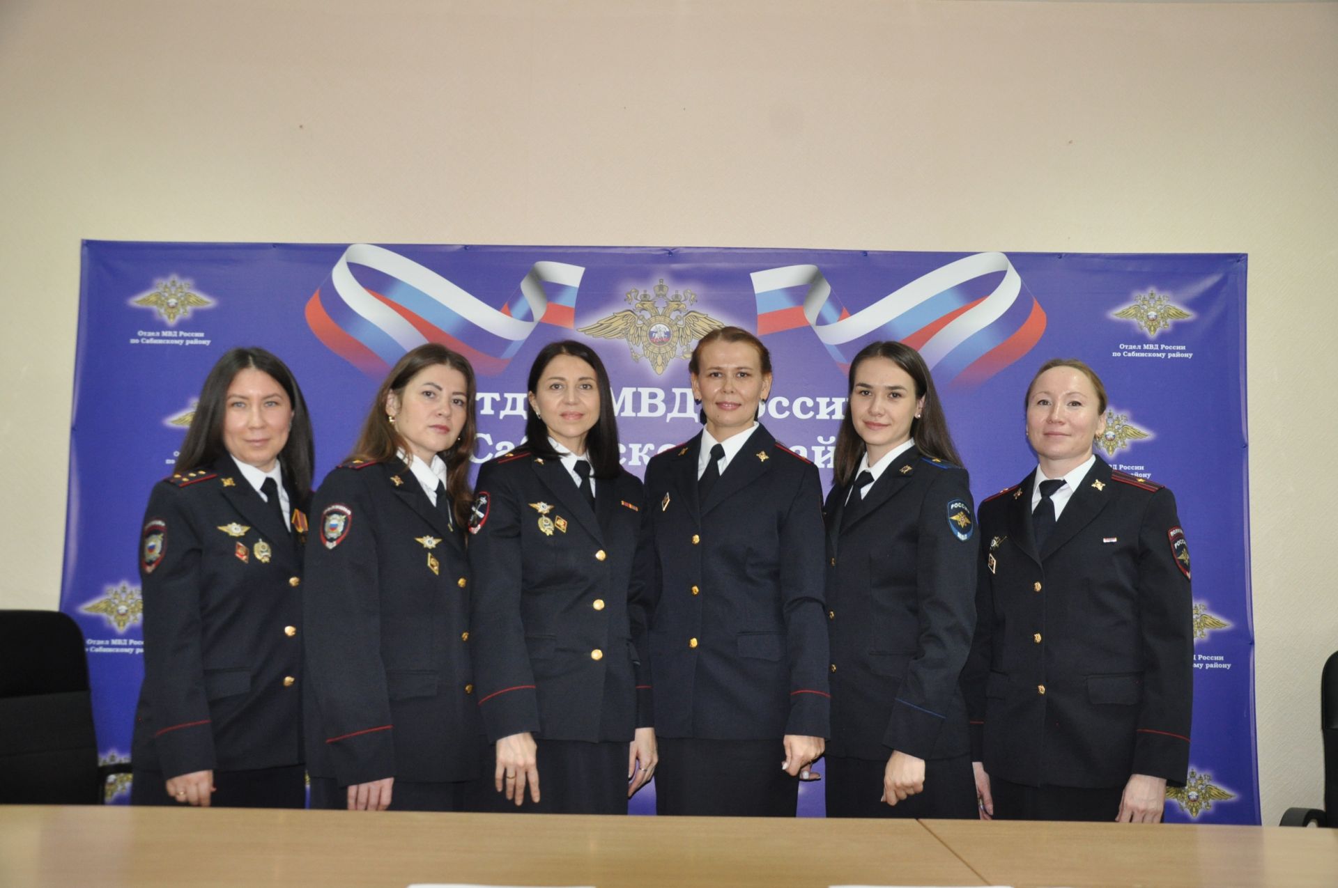 Полициядә район башлыгы бүлек хезмәткәрләрен  һөнәри бәйрәмнәре белән котлады