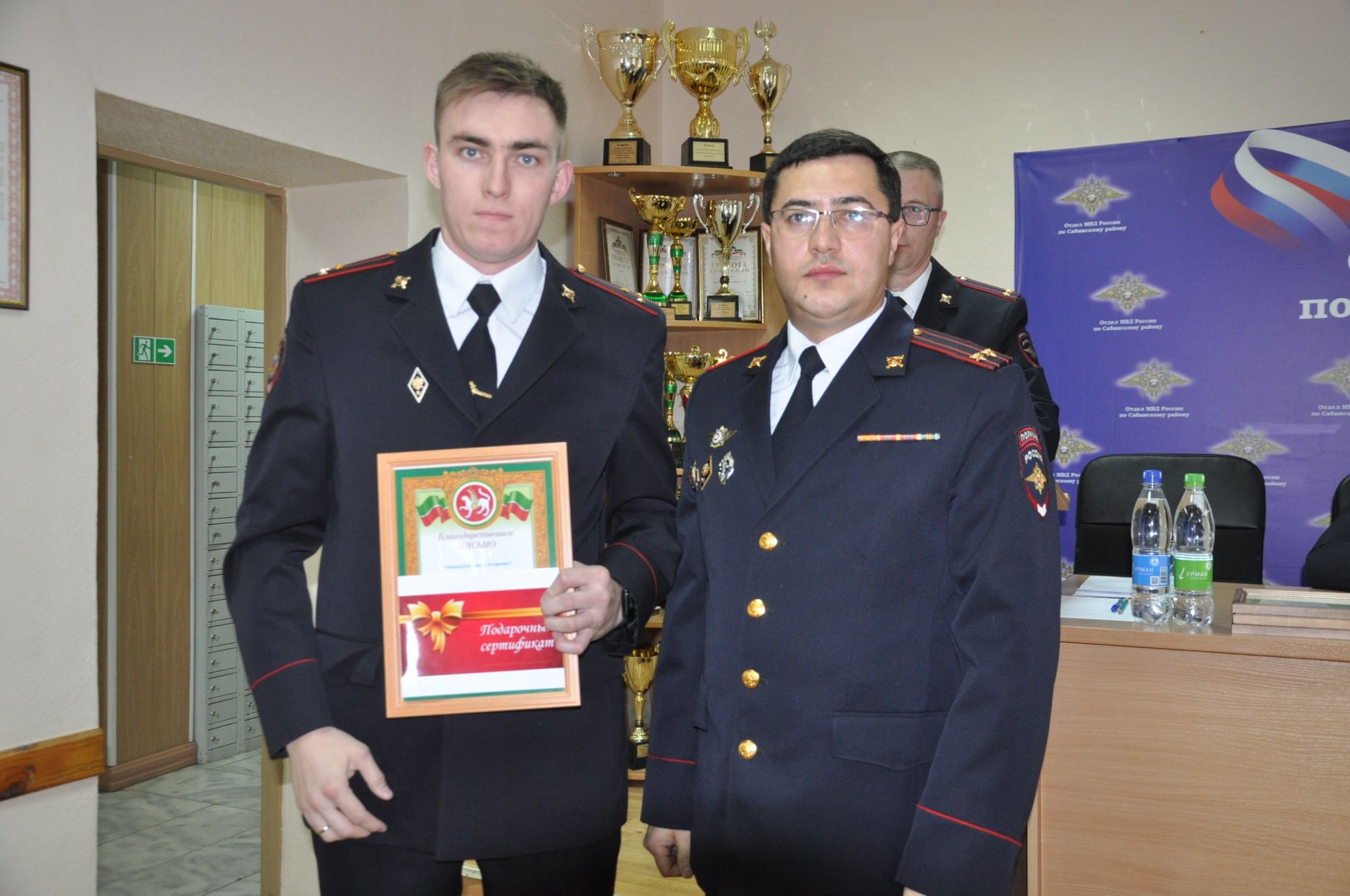 Полициядә район башлыгы бүлек хезмәткәрләрен  һөнәри бәйрәмнәре белән котлады