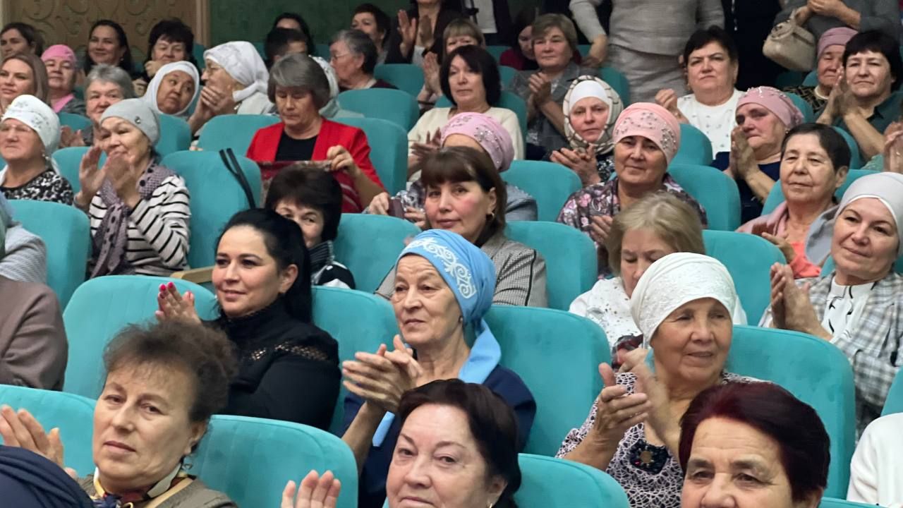 Район мәдәният йортында якынлашып килүче  Әниләр көне уңаеннан бәйрәм концерты узды