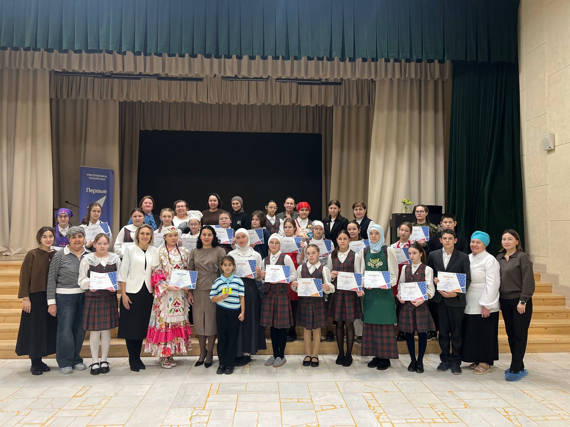 Укучылар токмач кистеләр, жюльен пешерделәр