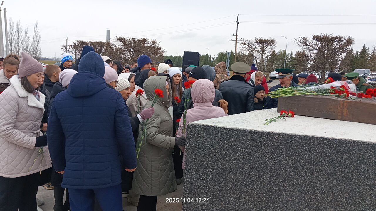 Бүген Сабада Бөек Ватан сугышында һәлак булганнар һәм хәбәрсез югалганнар истәлегенә һәйкәл ачылды