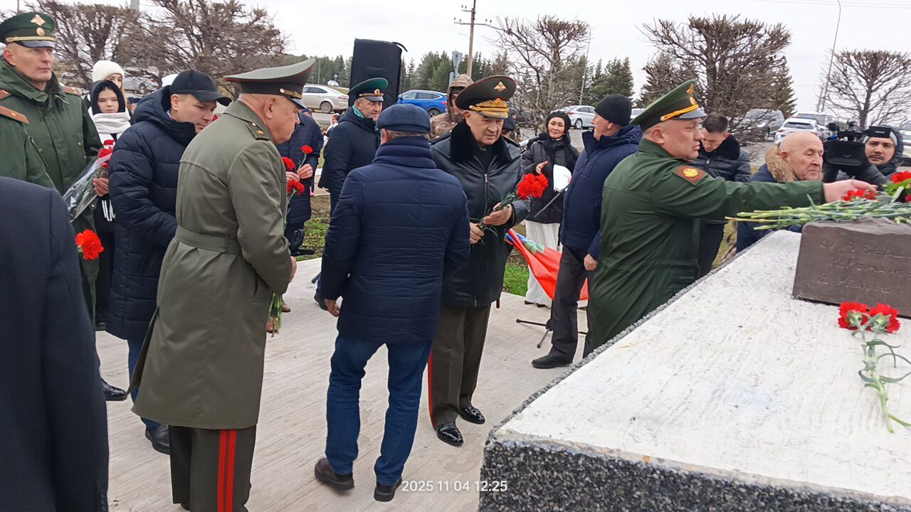 Бүген Сабада Бөек Ватан сугышында һәлак булганнар һәм хәбәрсез югалганнар истәлегенә һәйкәл ачылды