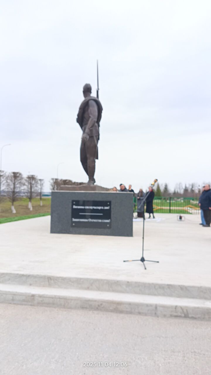 Бүген Сабада Бөек Ватан сугышында һәлак булганнар һәм хәбәрсез югалганнар истәлегенә һәйкәл ачылды