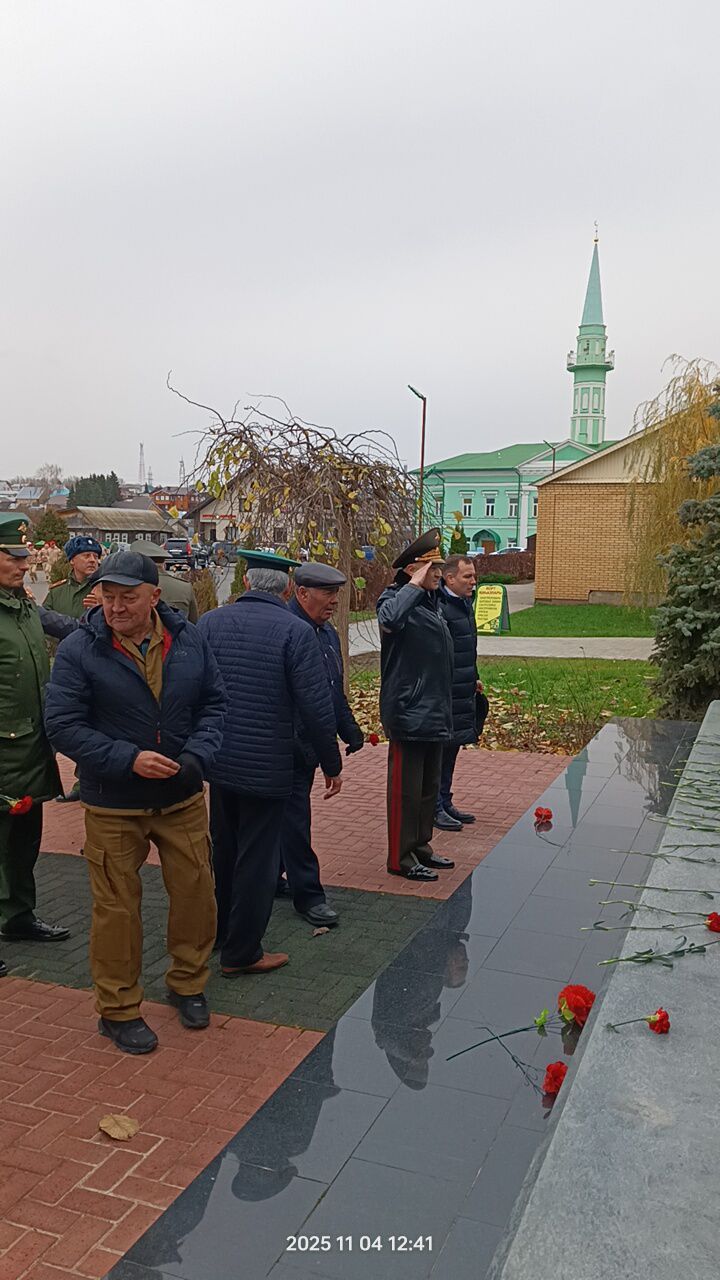 Бүген Сабада Бөек Ватан сугышында һәлак булганнар һәм хәбәрсез югалганнар истәлегенә һәйкәл ачылды