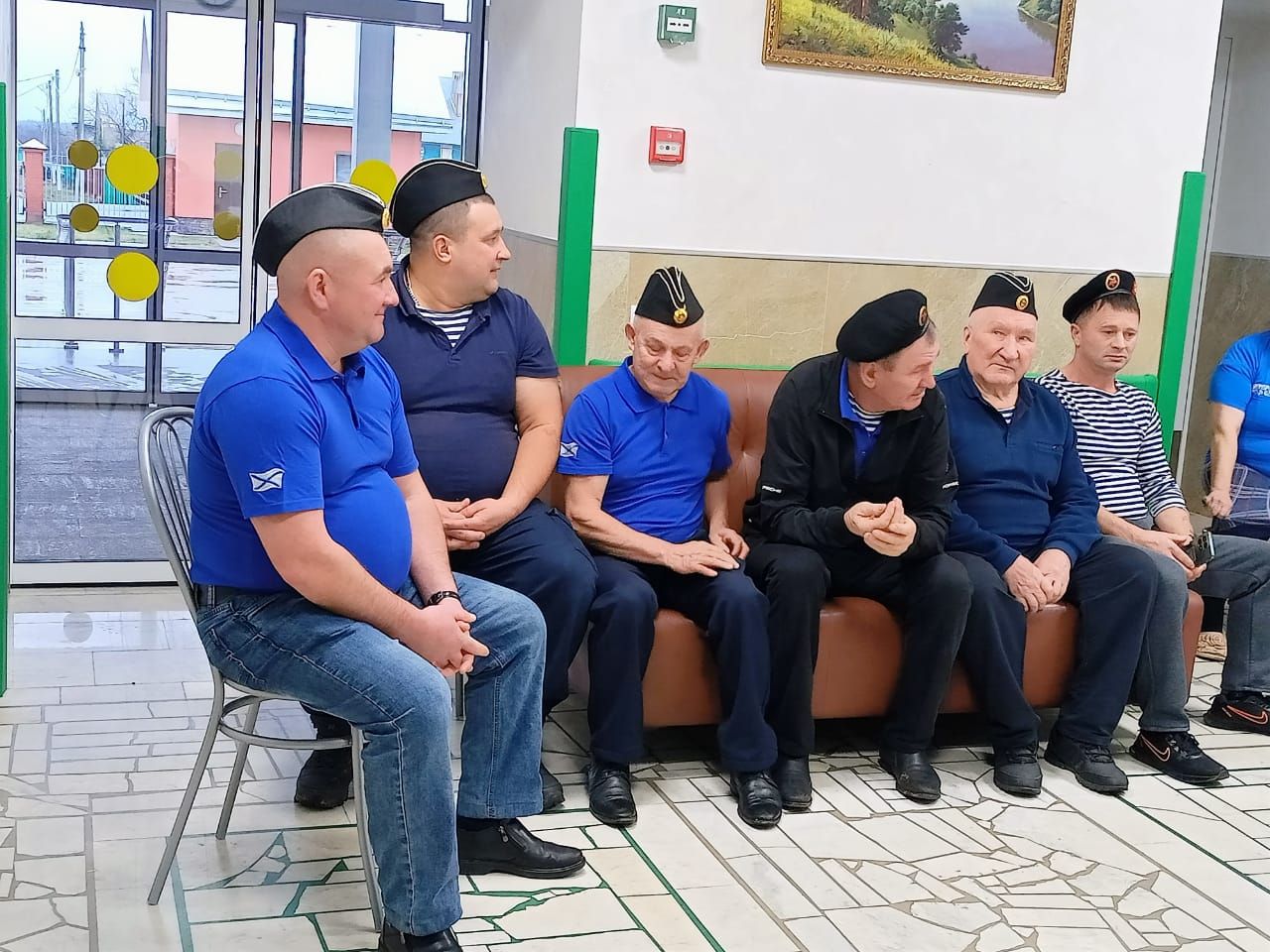 Сабаның хәрби-диңгез флоты ветераннары Лесхоз өлкәннәр һәм инвалидлар өчен интернат-йортында яшәүчеләр янында булдылар