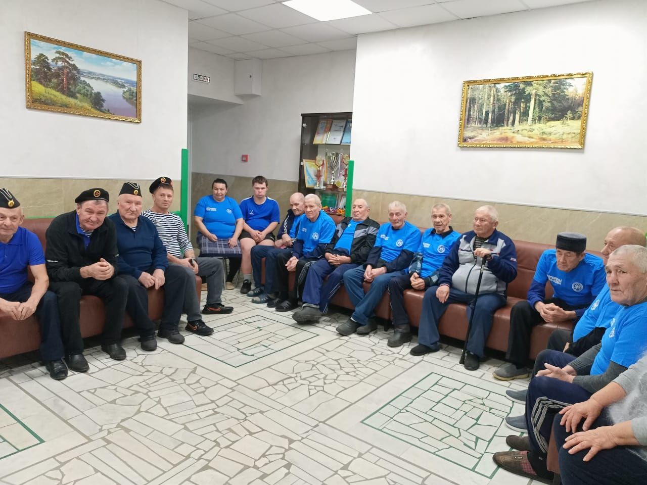 Сабаның хәрби-диңгез флоты ветераннары Лесхоз өлкәннәр һәм инвалидлар өчен интернат-йортында яшәүчеләр янында булдылар