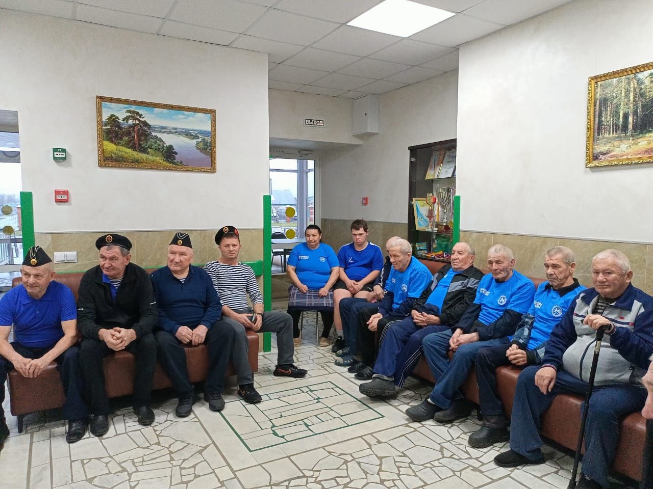 Сабаның хәрби-диңгез флоты ветераннары Лесхоз өлкәннәр һәм инвалидлар өчен интернат-йортында яшәүчеләр янында булдылар