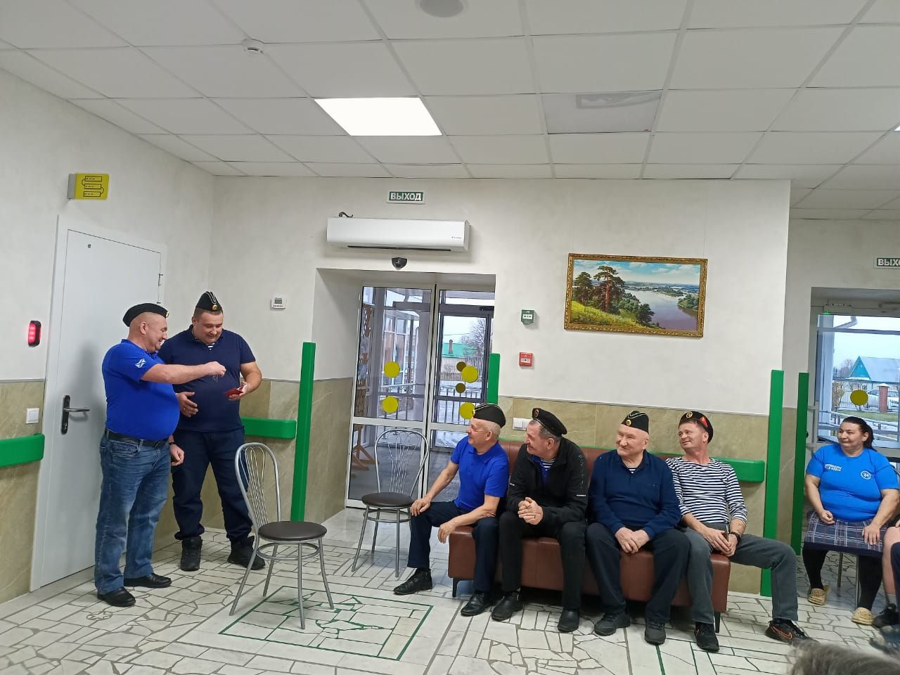 Сабаның хәрби-диңгез флоты ветераннары Лесхоз өлкәннәр һәм инвалидлар өчен интернат-йортында яшәүчеләр янында булдылар