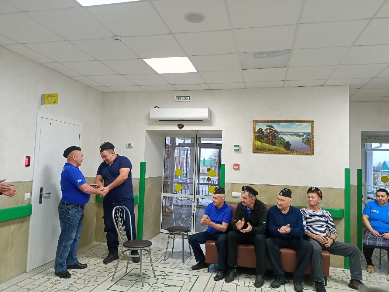 Сабаның хәрби-диңгез флоты ветераннары Лесхоз өлкәннәр һәм инвалидлар өчен интернат-йортында яшәүчеләр янында булдылар