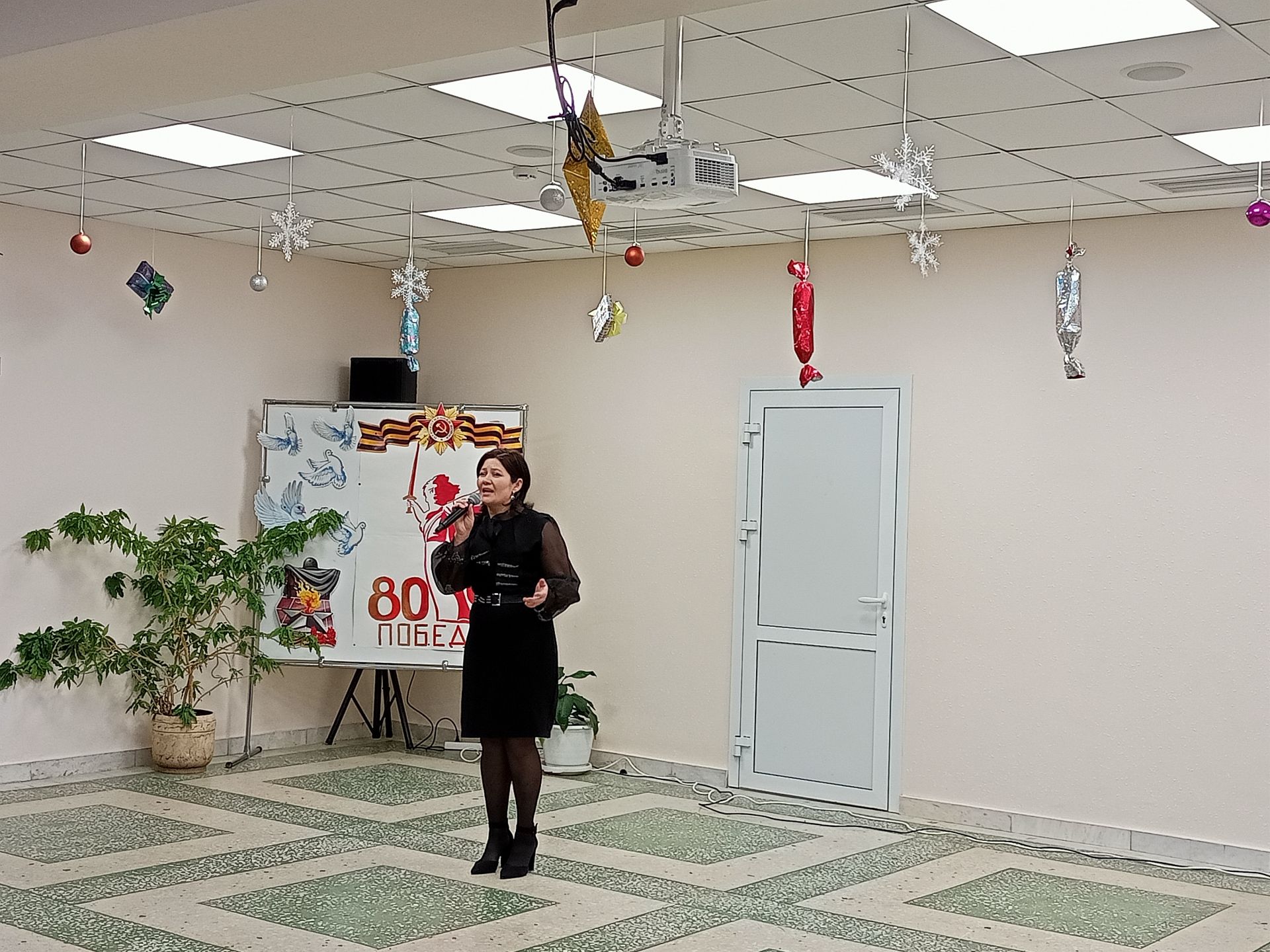 Лесхоз өлкәннәр һәм инвалидлар интернат-йортында мәктәп коллективы концерт куйды