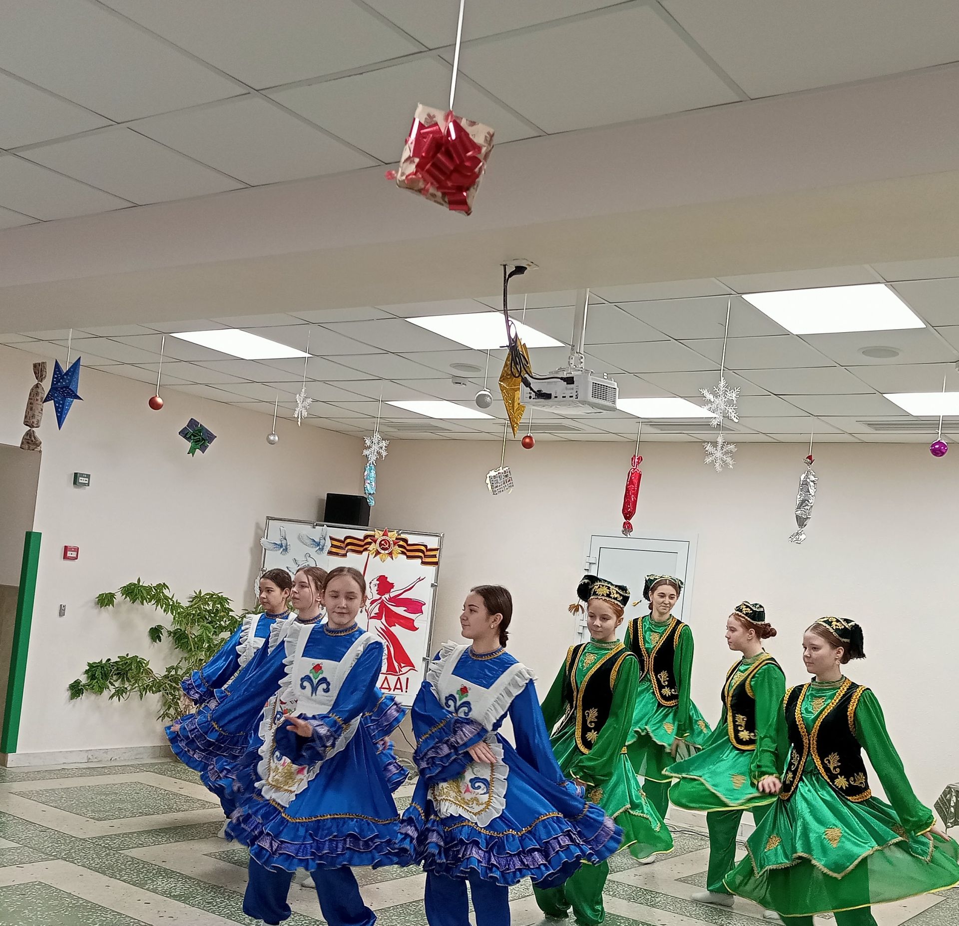 Лесхоз өлкәннәр һәм инвалидлар интернат-йортында мәктәп коллективы концерт куйды